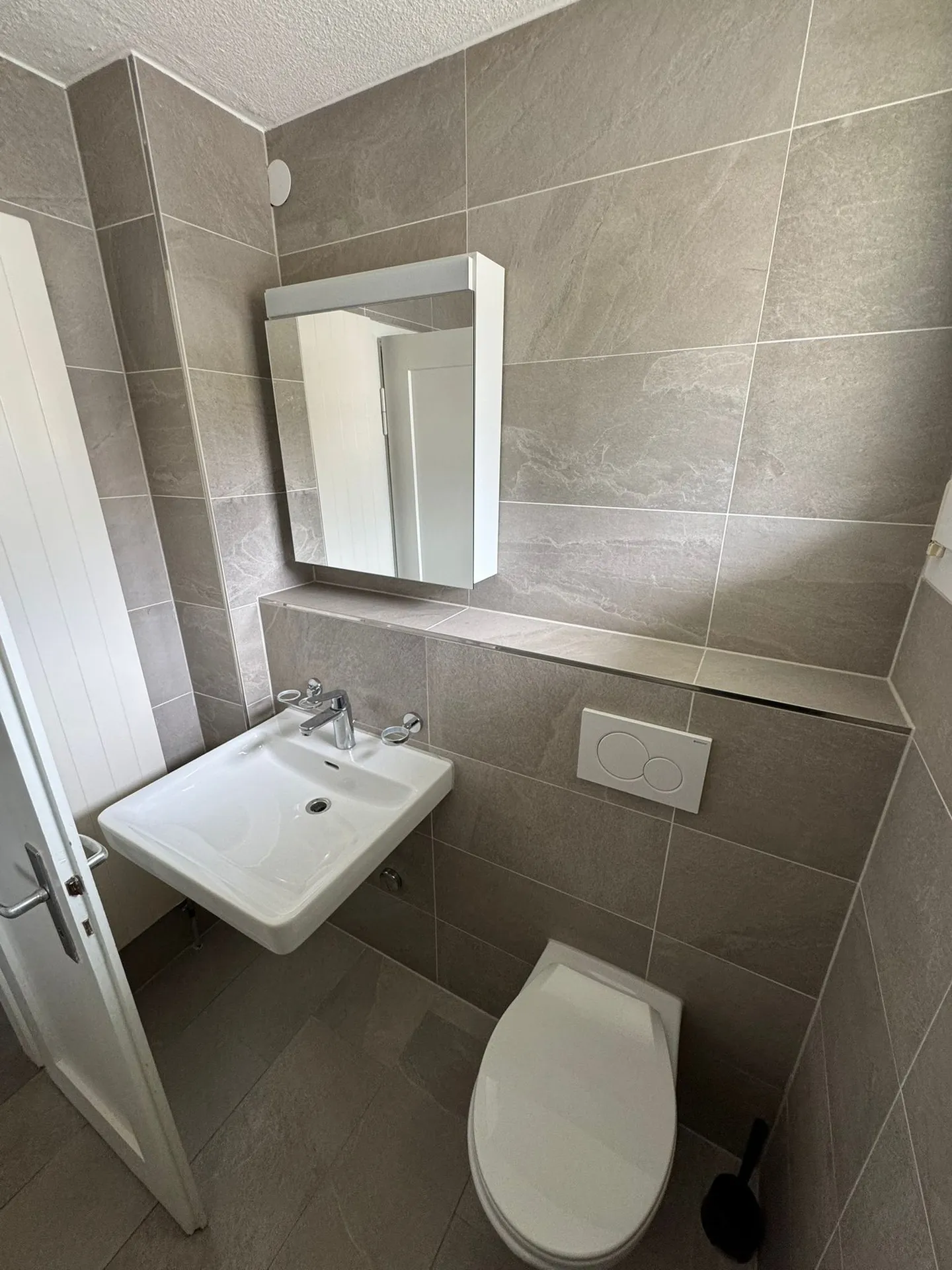 Charming Apartment with Balcony - Photo 7 of 10