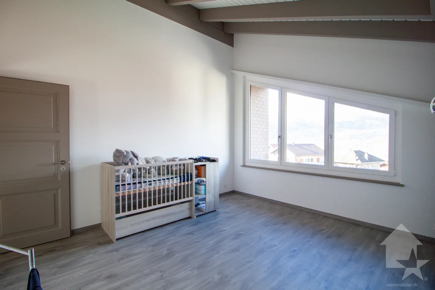 Stunning 4.5-room apartment of 115 m2 on the top floor - Photo 7 of 13