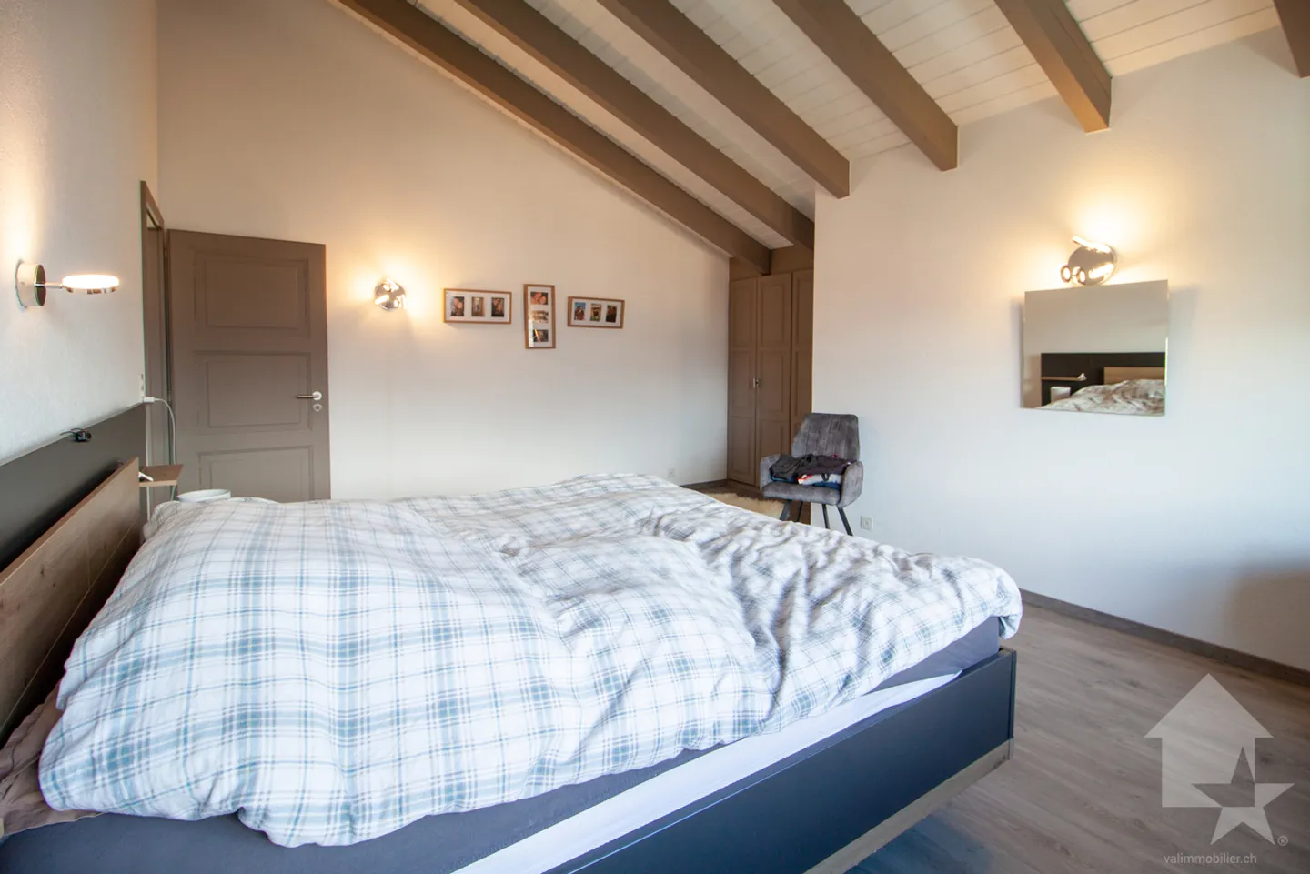 Stunning 4.5-room apartment of 115 m2 on the top floor - Photo 10 of 13