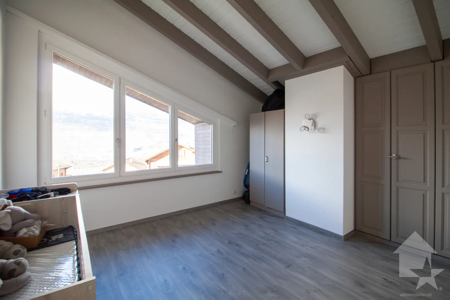 Stunning 4.5-room apartment of 115 m2 on the top floor - Photo 11 of 13