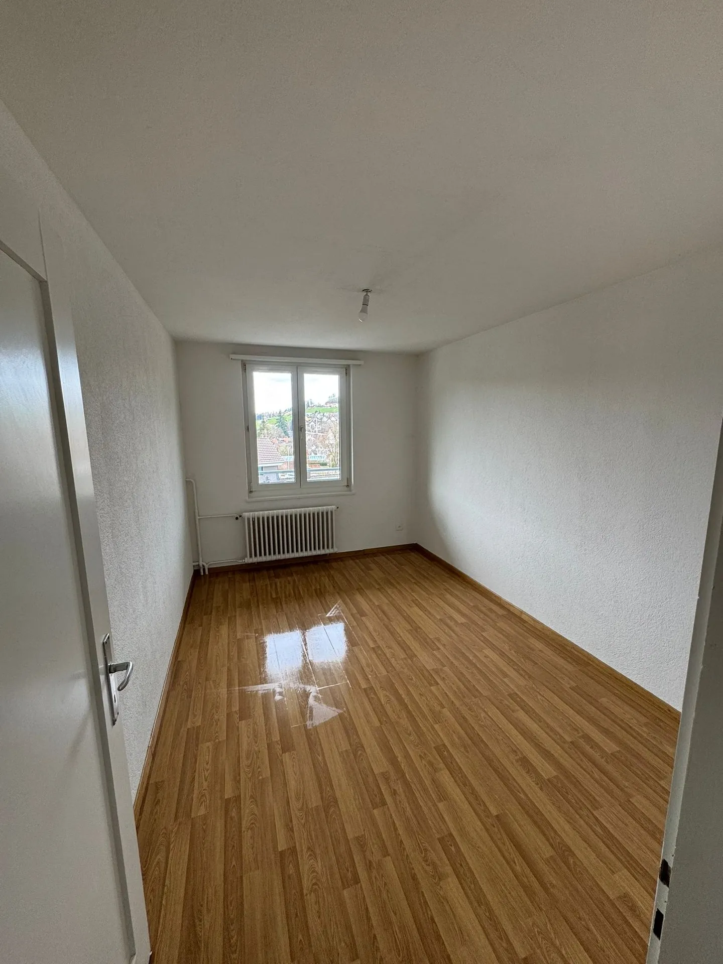 Charming Apartment with Balcony - Photo 4 of 10