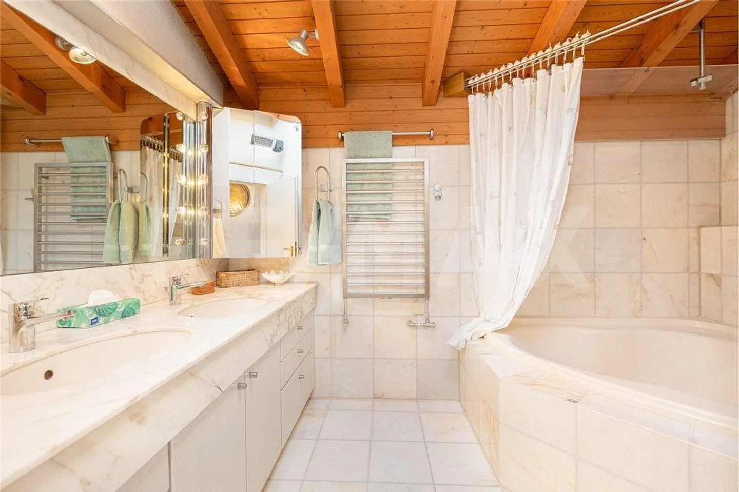 Casa familiare con molto comfort, idillio da giardino e doppio garage - Foto 10 di 13