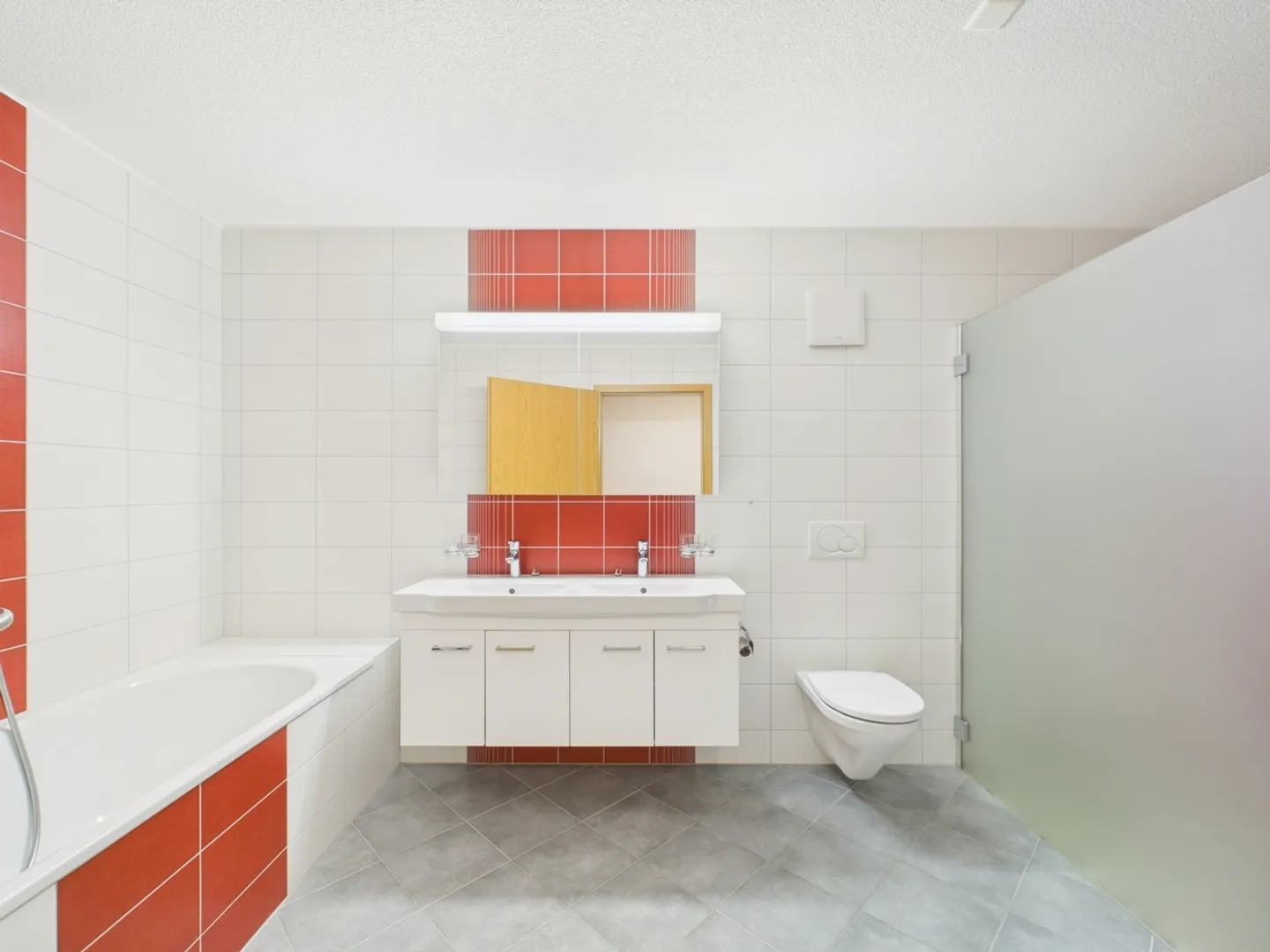 Geräumige 6-Zimmer-Wohnung mit Balkon in Valangin - Foto 9 von 13