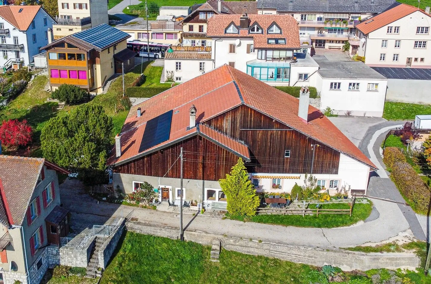 Semi-Detached House with Beautiful Hall, Garden and Terrace - Photo 1 of 18
