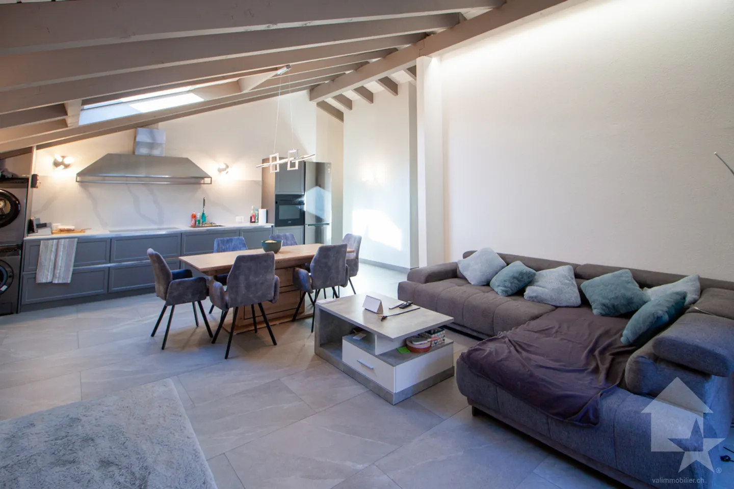 Stunning 4.5-room apartment of 115 m2 on the top floor - Photo 13 of 13