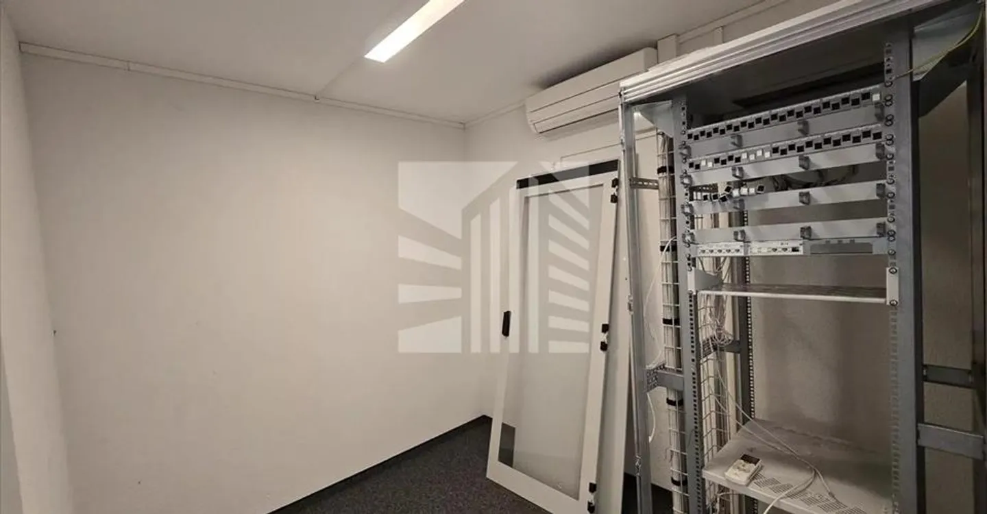 Office space for rent - Photo 7 of 10