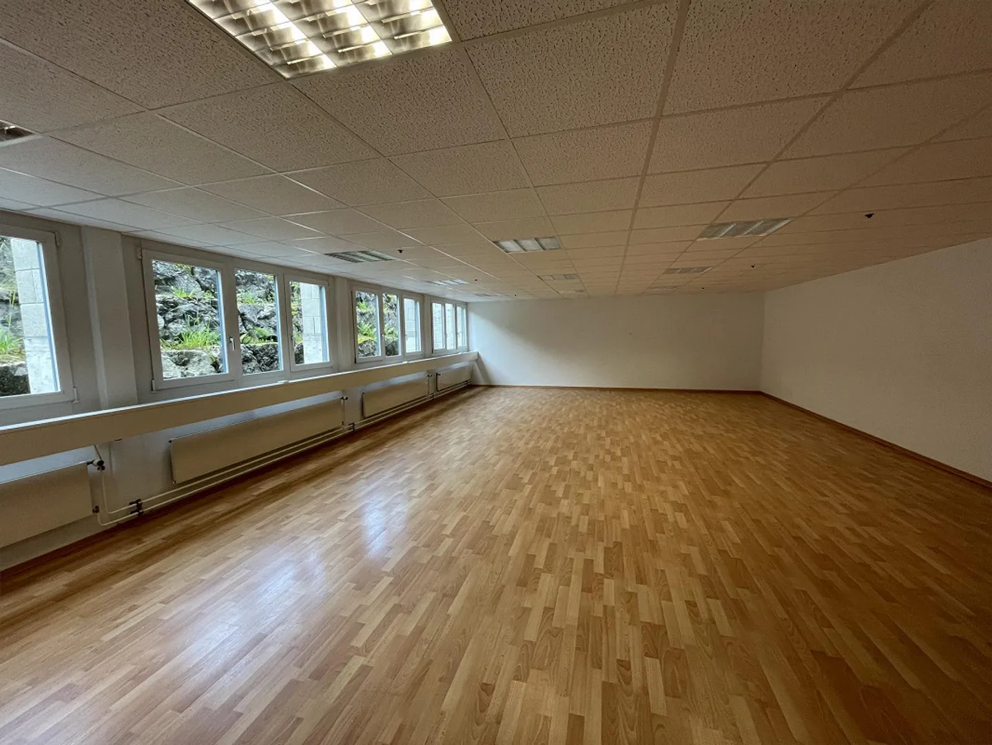 89m2 Büro / Atelier / Werkstatt mit guter Verkehrsanbindung - Foto 1 von 5