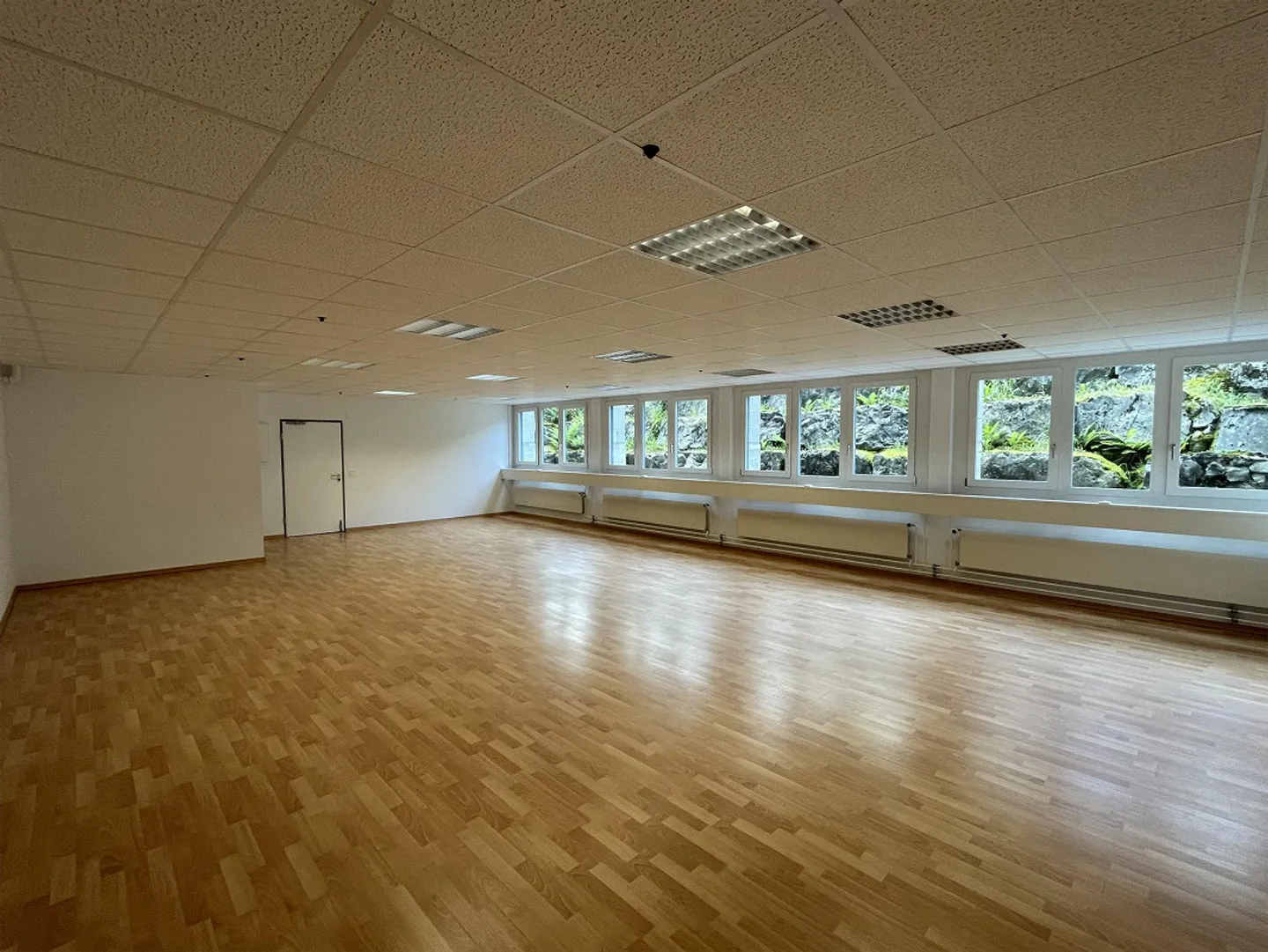 89m2 Büro / Atelier / Werkstatt mit guter Verkehrsanbindung - Foto 2 von 5