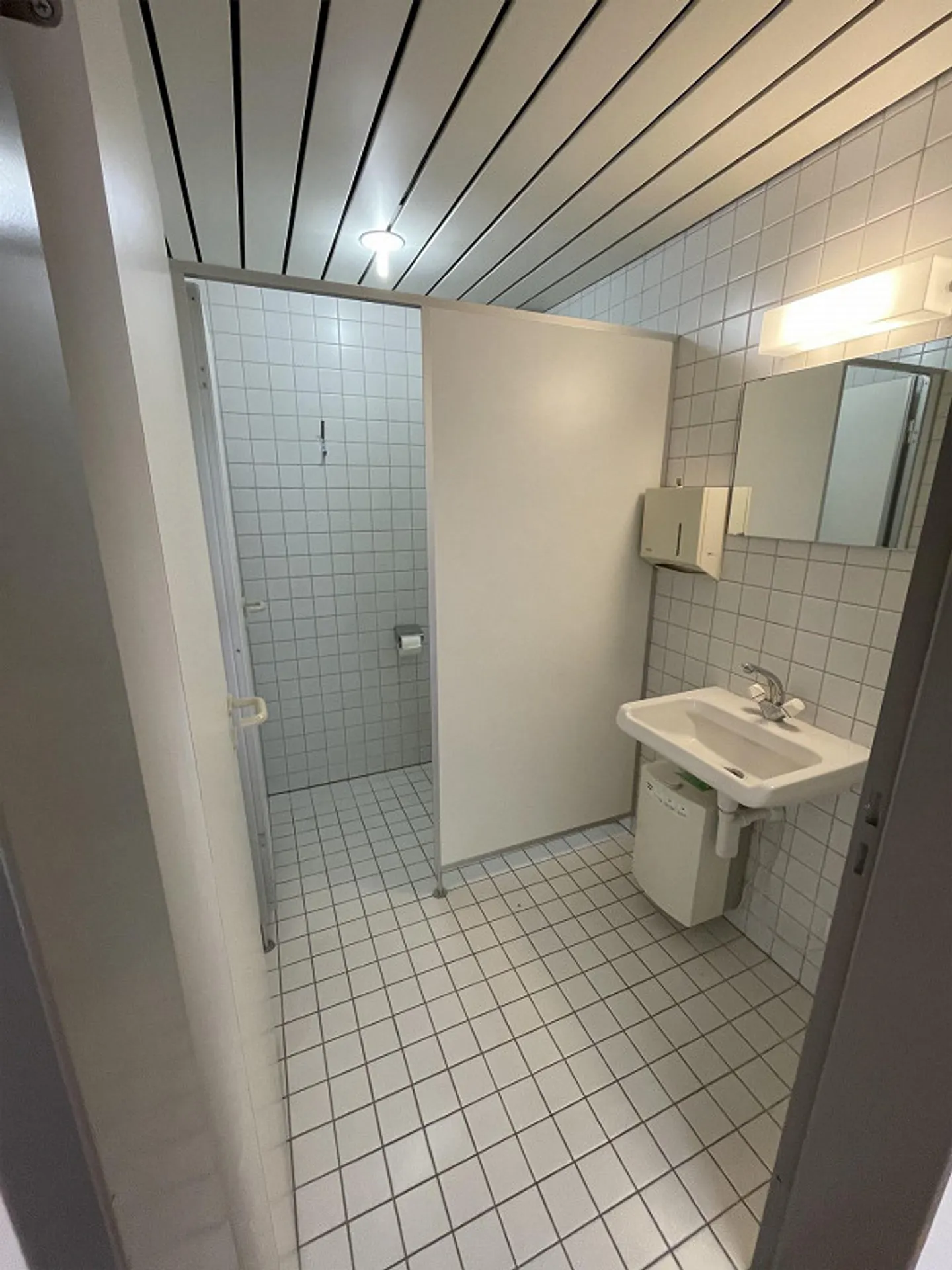 89m2 Büro / Atelier / Werkstatt mit guter Verkehrsanbindung - Foto 4 von 5