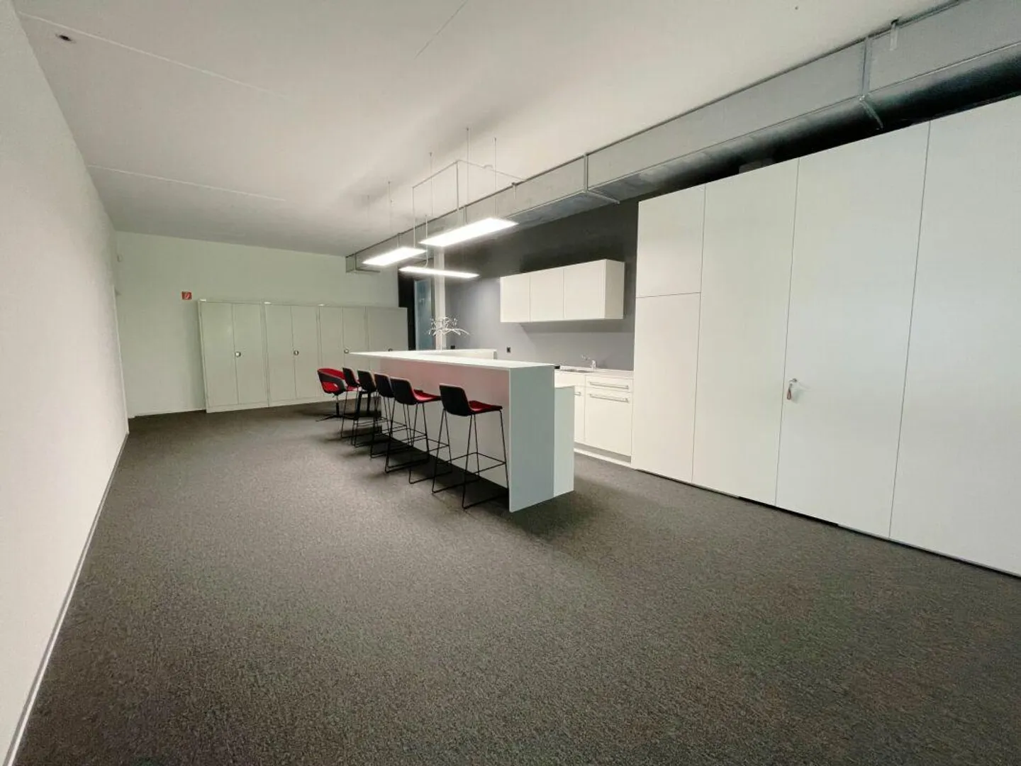 Ufficio e spazio commerciale nel Platinum rappresentativo - Foto 7 di 13