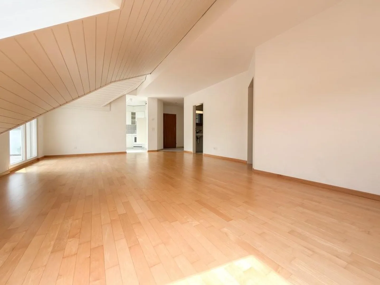 Appartement sous les toits charmant - Photo 4 sur 12