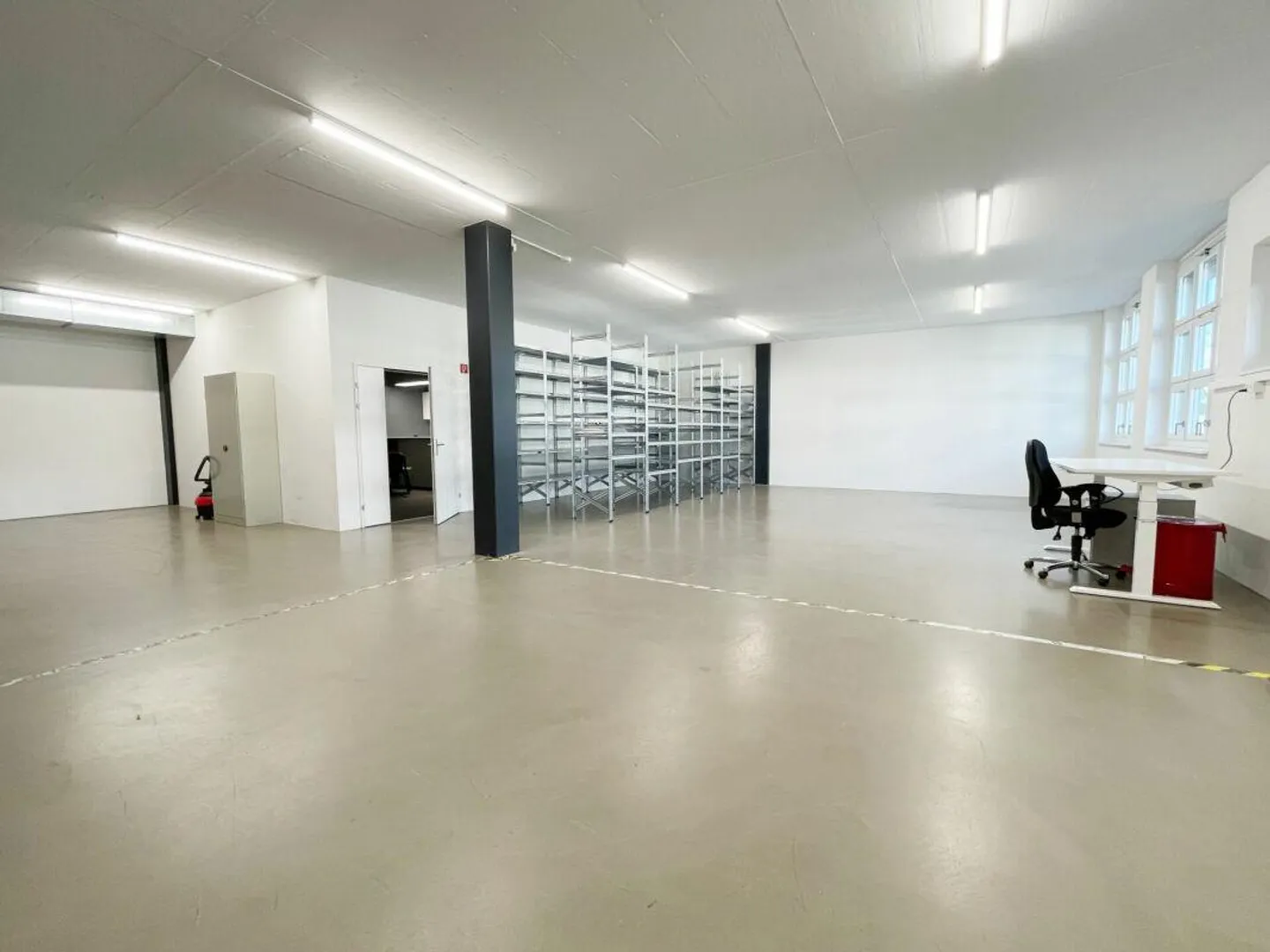 Ufficio e spazio commerciale nel Platinum rappresentativo - Foto 9 di 13