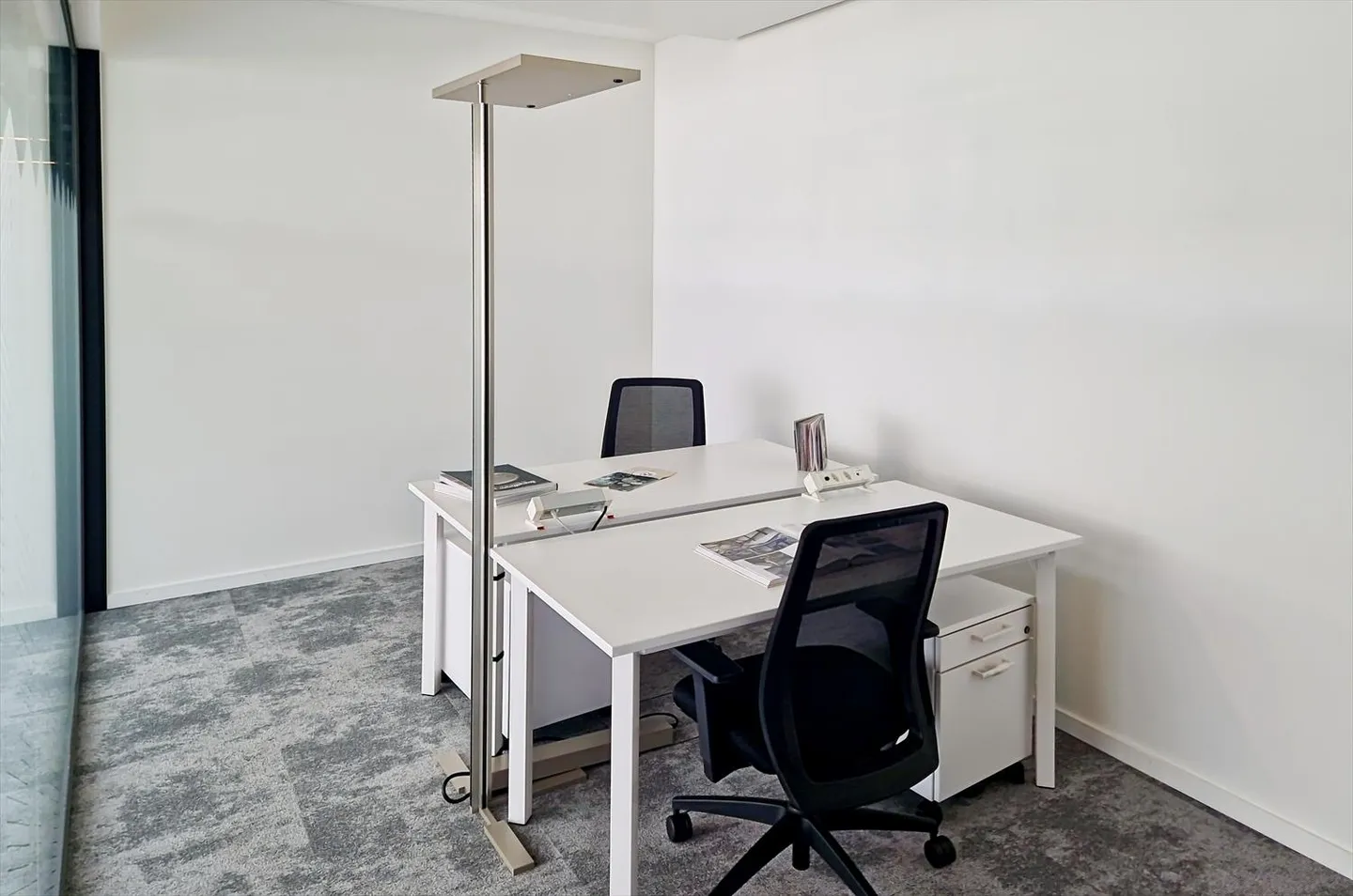 Bureaux sur mesure, de rêve pour 2 personnes dans Spaces Z.ONE - Photo 1 sur 11