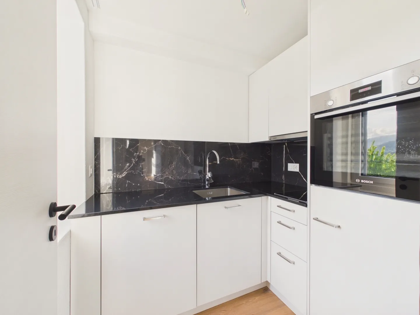 Appartement 2.5 pièces récemment rénové avec balcon, Lucerne - Photo 2 sur 9
