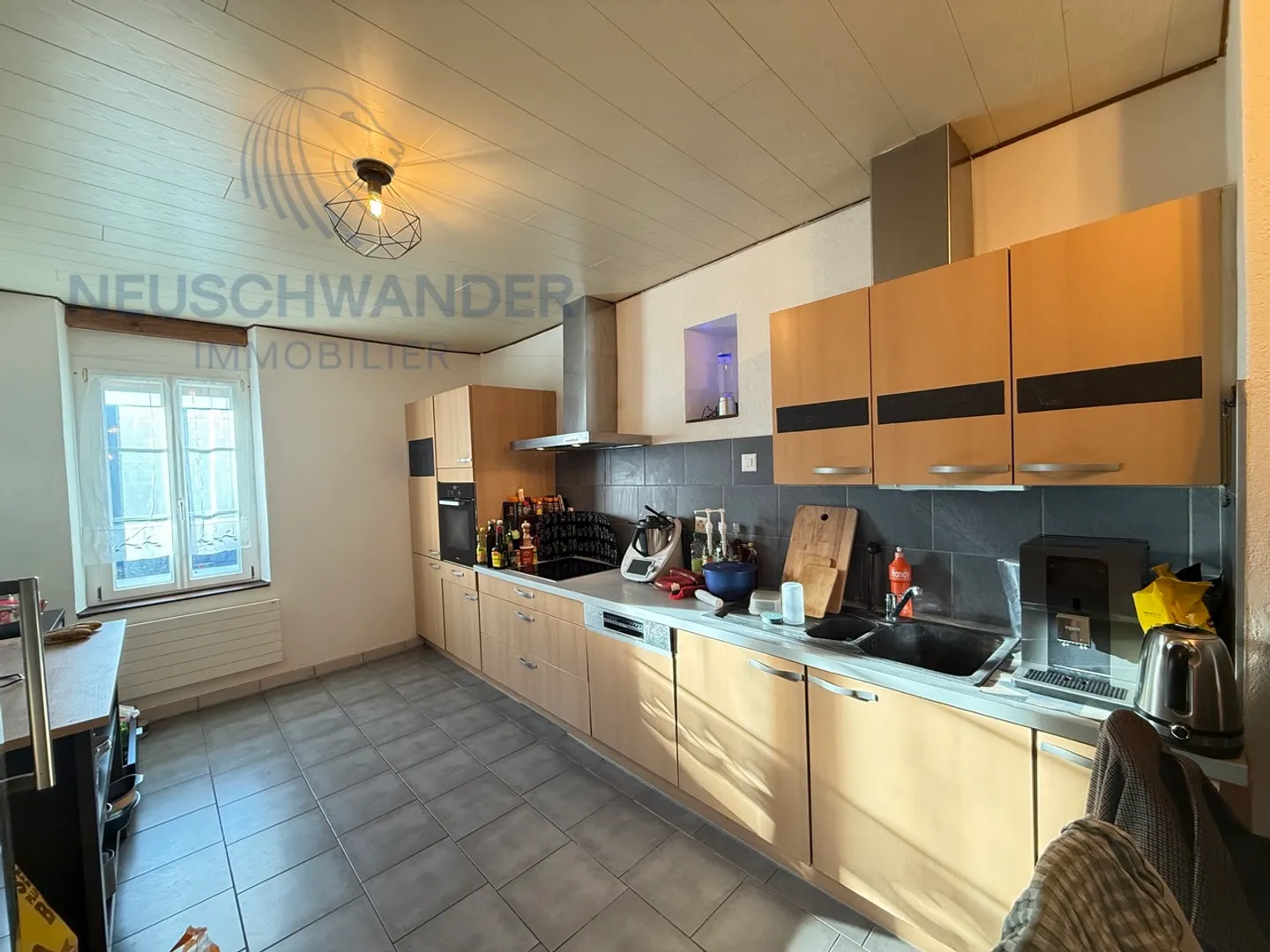 Charmantes, renoviertes Apartment mit Blick auf die Stadt und das Schloss - Foto 1 von 12