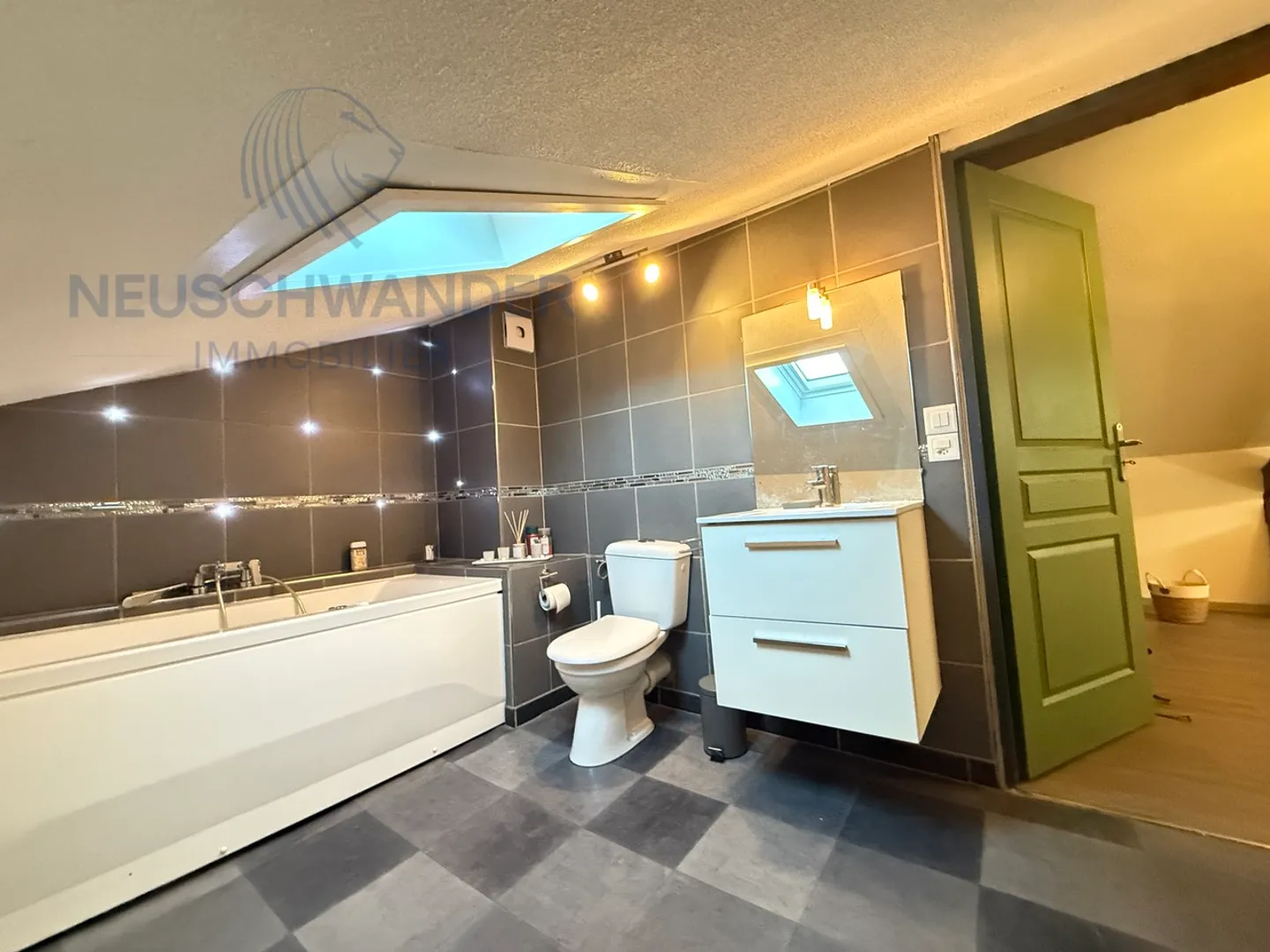 Charmantes, renoviertes Apartment mit Blick auf die Stadt und das Schloss - Foto 7 von 12
