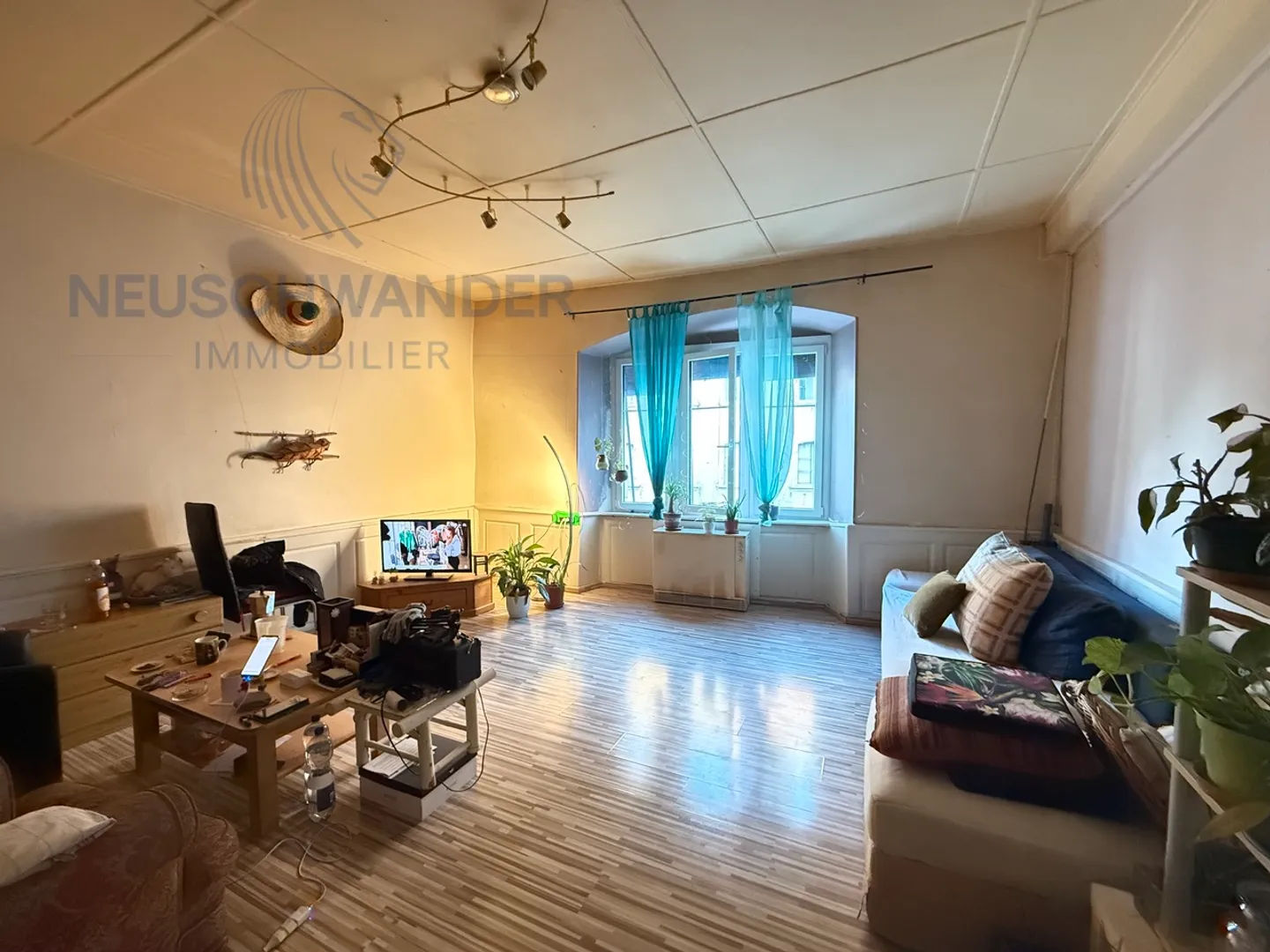 Invest in the heart of the city for this lot of two rented apartments - Photo 11 of 19