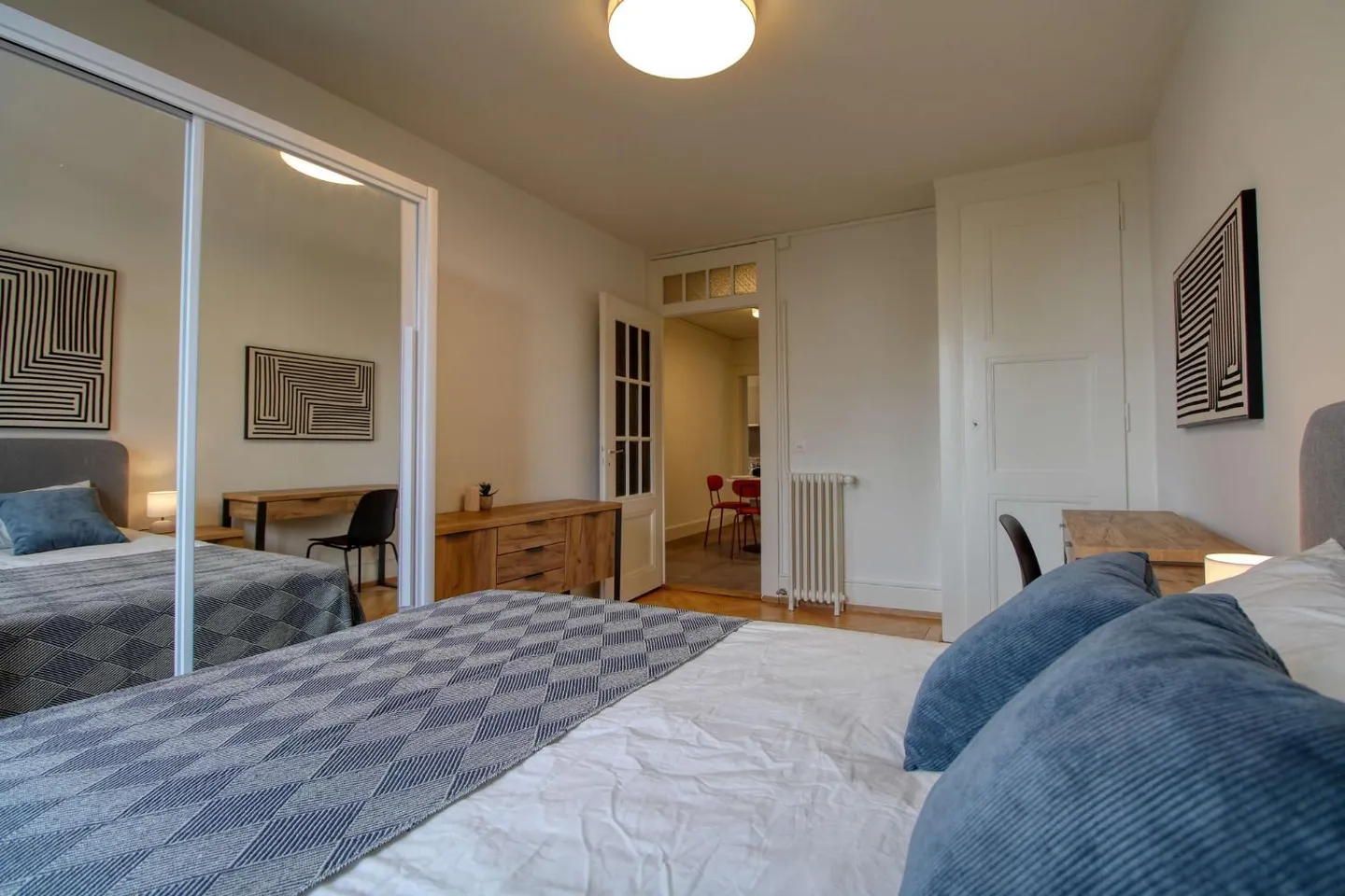 Room 1 - Photo 6 of 17