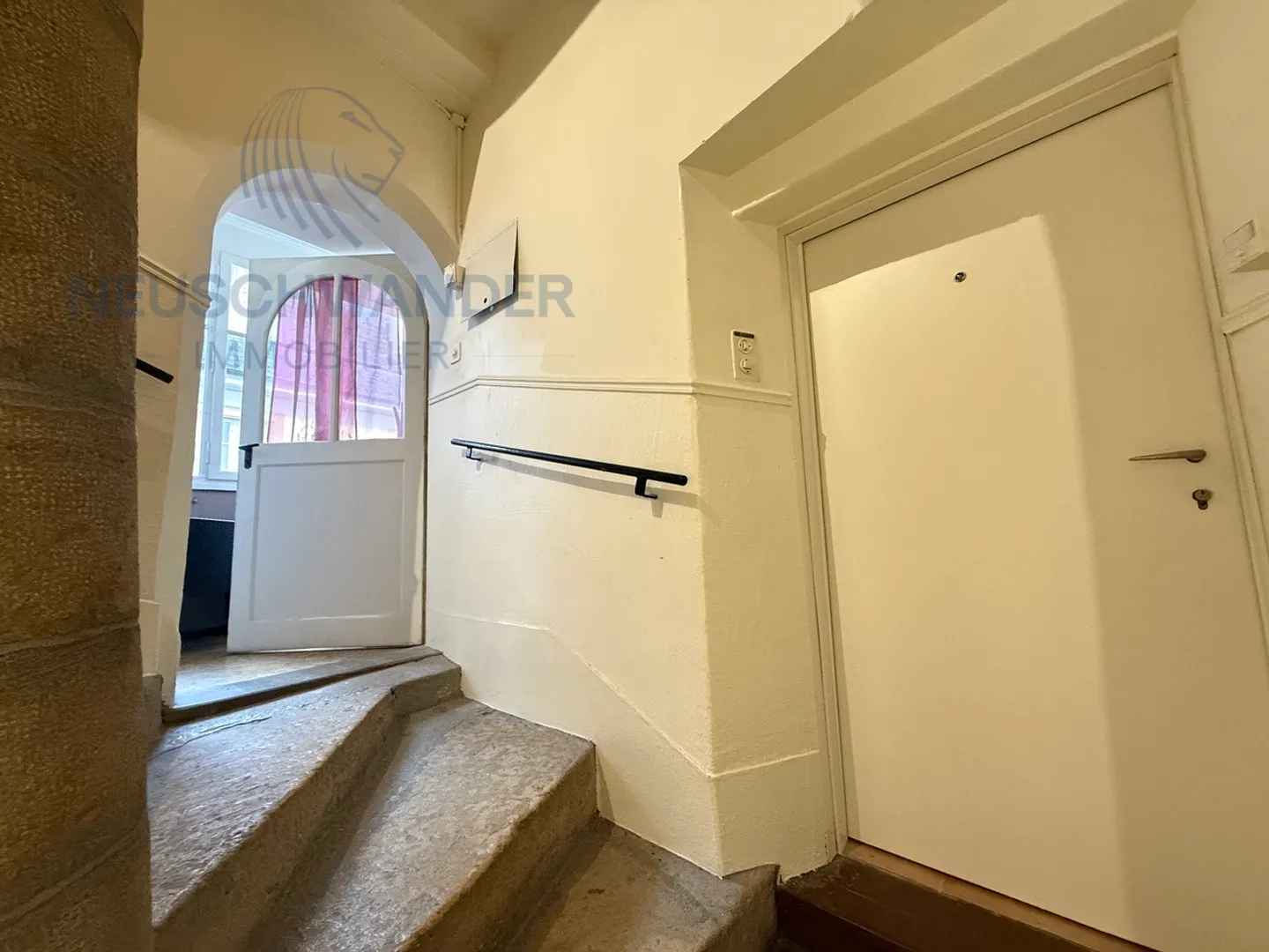 Invest in the heart of the city for this lot of two rented apartments - Photo 17 of 19