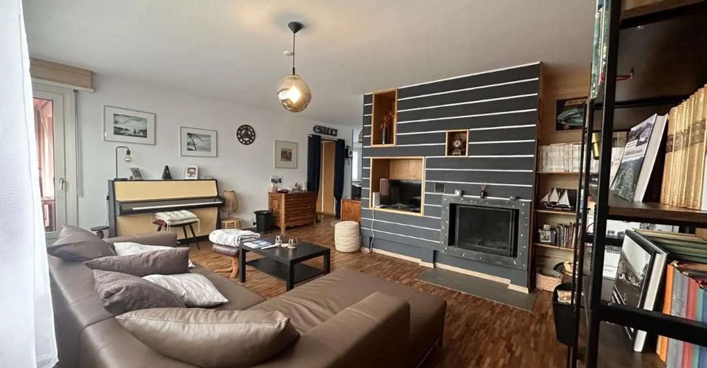 Charming Apartment - Photo 2 of 12