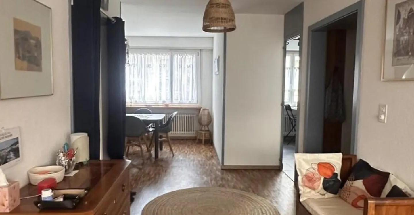 Charming Apartment - Photo 3 of 12