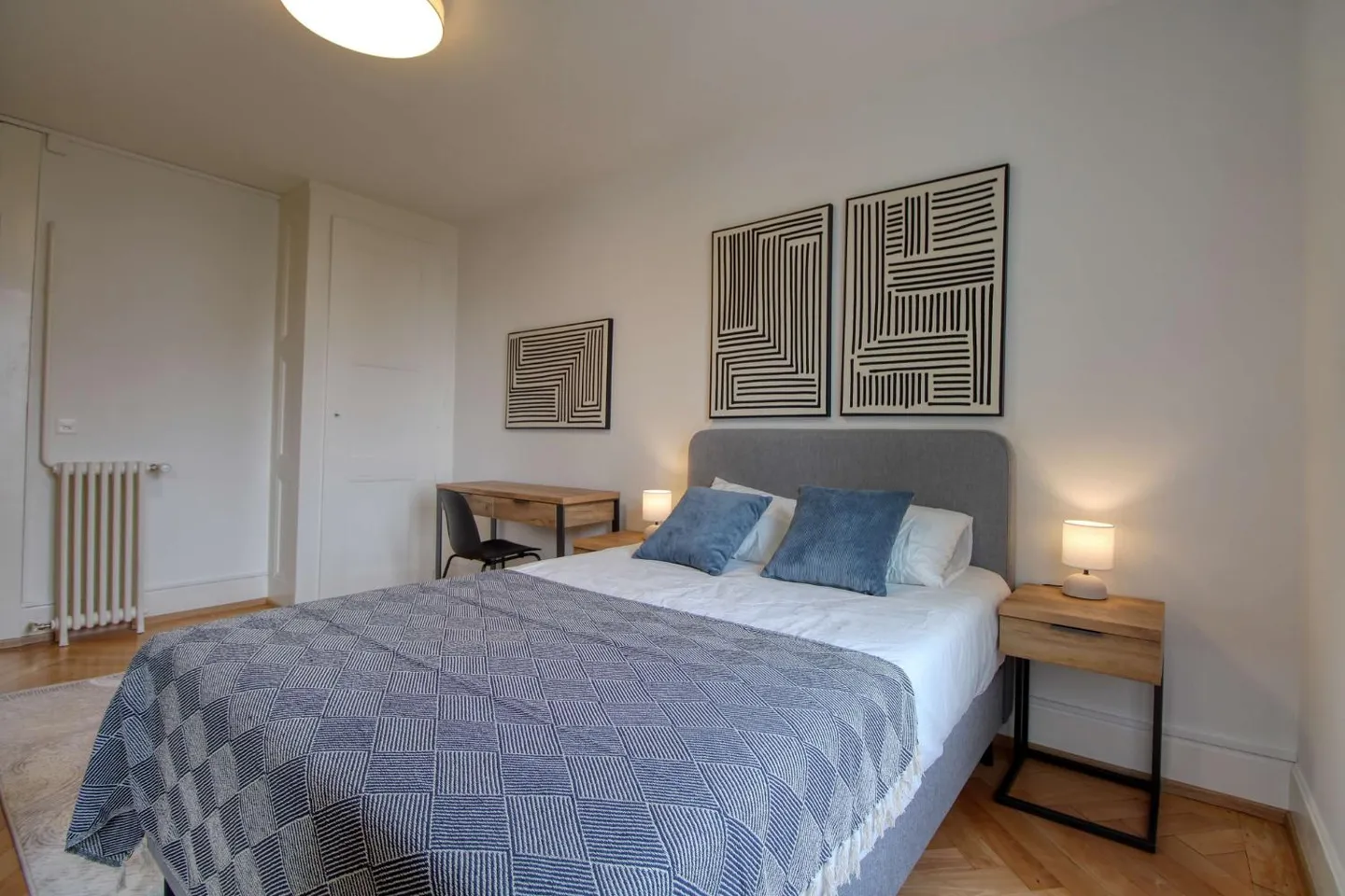 Room 1 - Photo 7 of 17