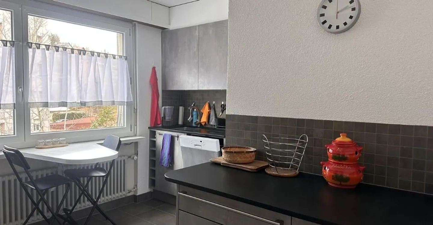 Charming Apartment - Photo 4 of 12