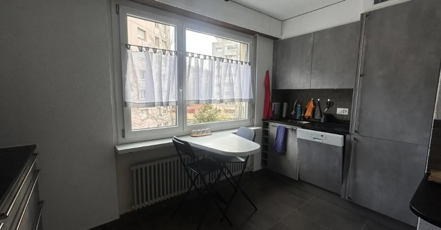 Charming Apartment - Photo 6 of 12