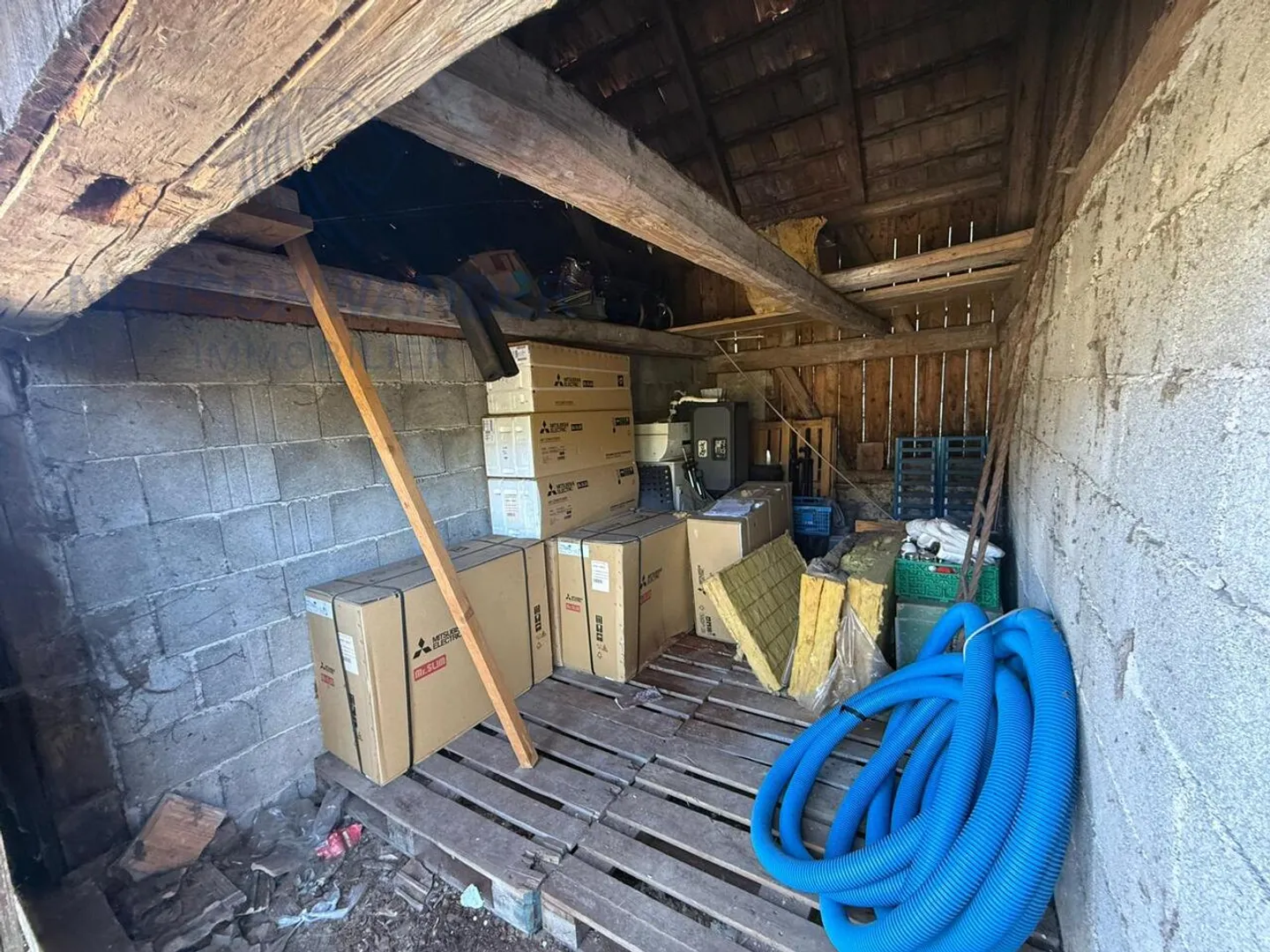 Gebäude mit hohem Renovierungspotenzial und ideal gelegen - Foto 26 von 28