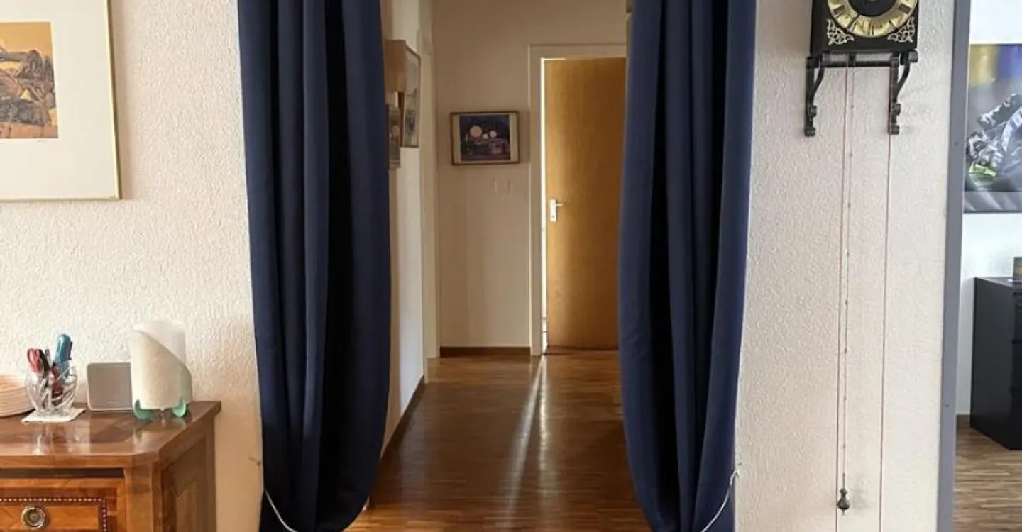 Charming Apartment - Photo 8 of 12