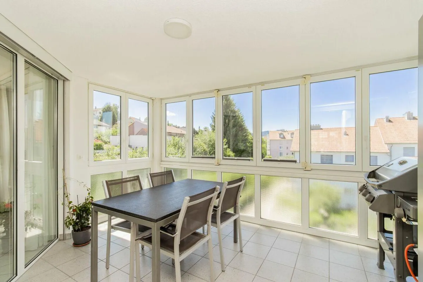 Light-Filled 4.5-Room Apartment - Photo 3 of 11