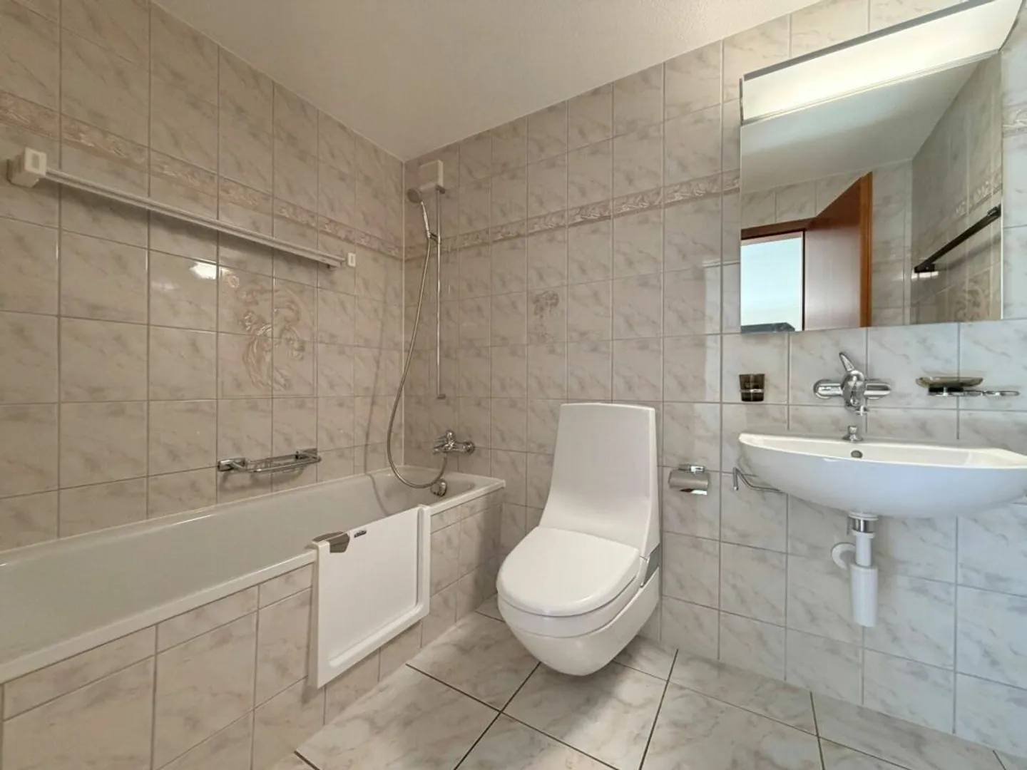 Solid 3.5-room apartment with beautiful terrace and EHP in Interlaken - Photo 10 of 19