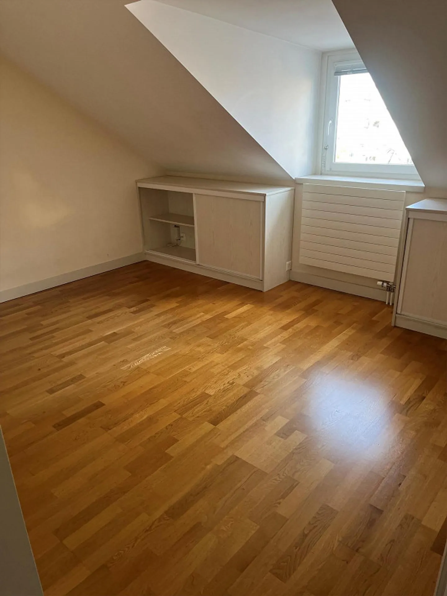 Luminoso appartamento mansardato di 3 stanze - Foto 6 di 7