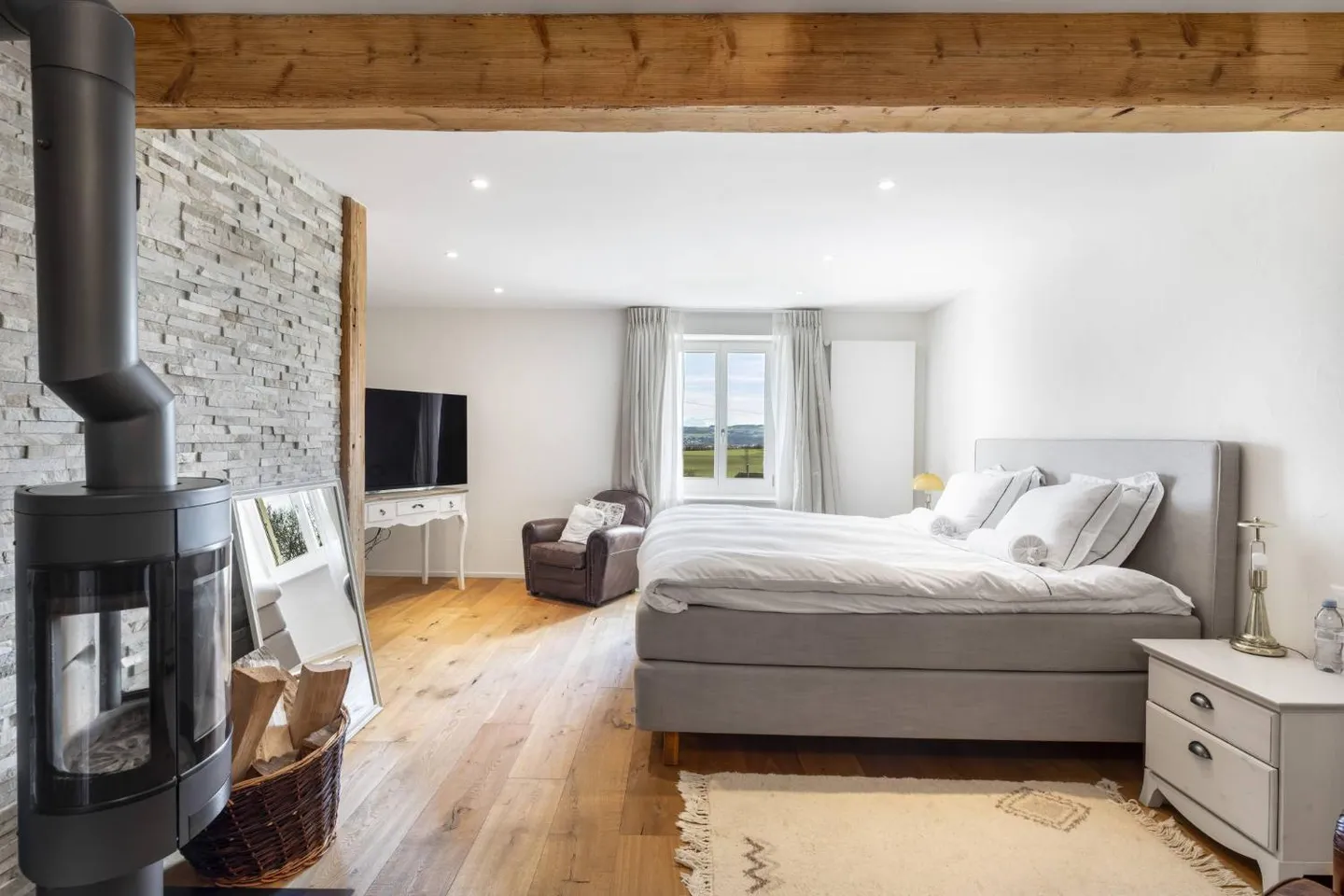 Beautiful village house with 3 apartments, terrace and garden - Photo 9 of 13