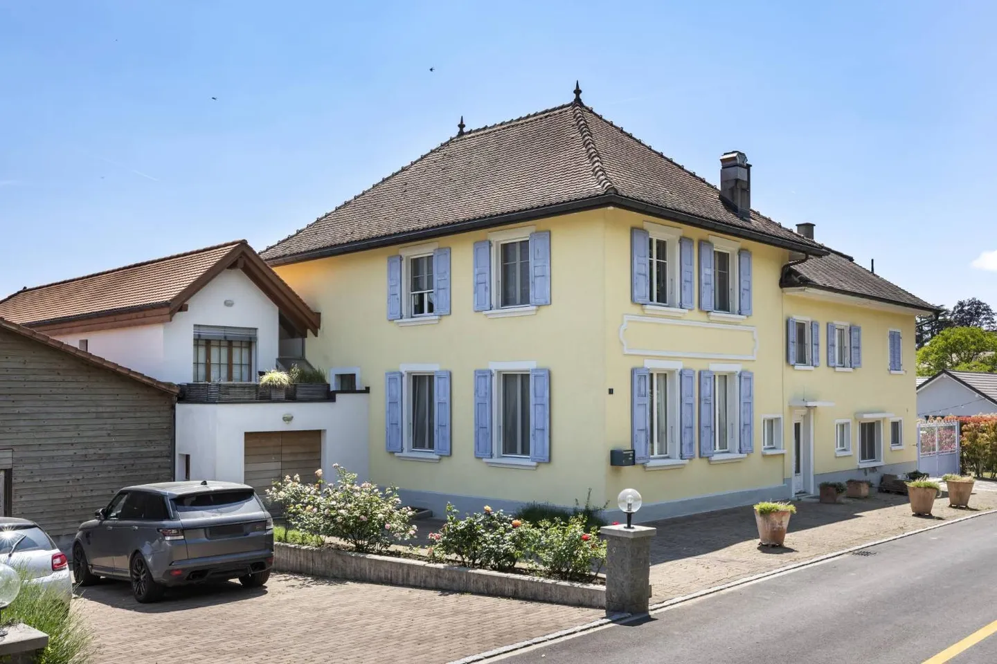 Beautiful village house with 3 apartments, terrace and garden - Photo 2 of 13