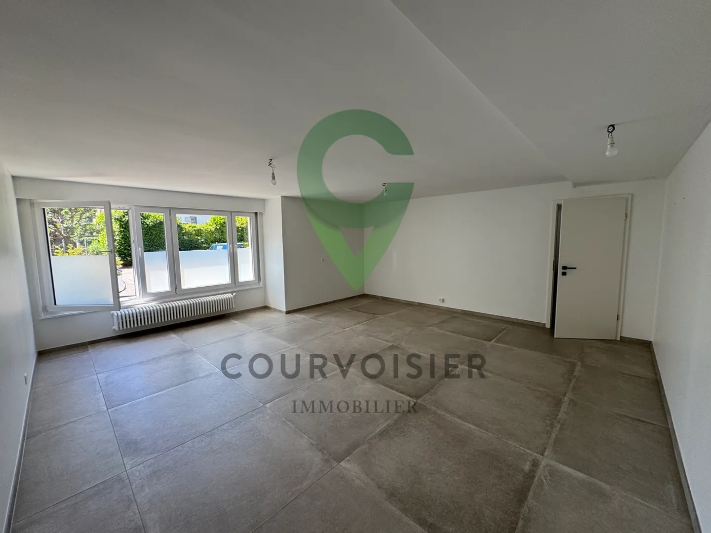 Ufficio in affitto nel centro di Rolle con ingresso discreto - Foto 1 di 2
