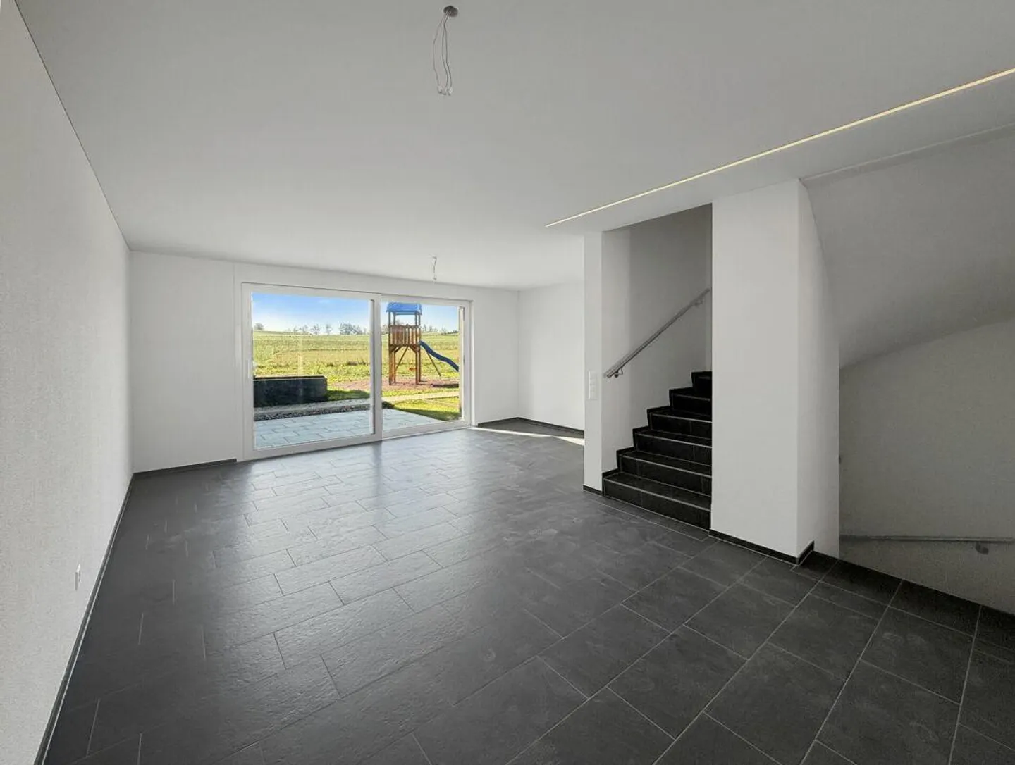 Newly built residential building ready for occupancy in Oberneunforn - Photo 5 of 22