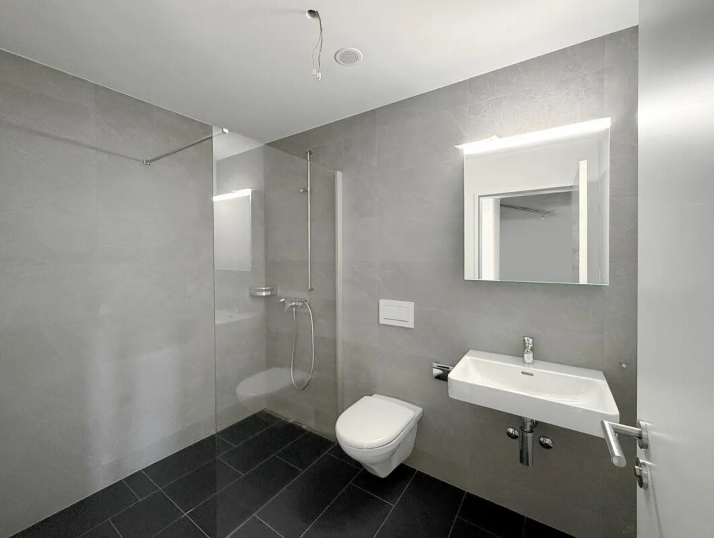 Newly built residential building ready for occupancy in Oberneunforn - Photo 6 of 22