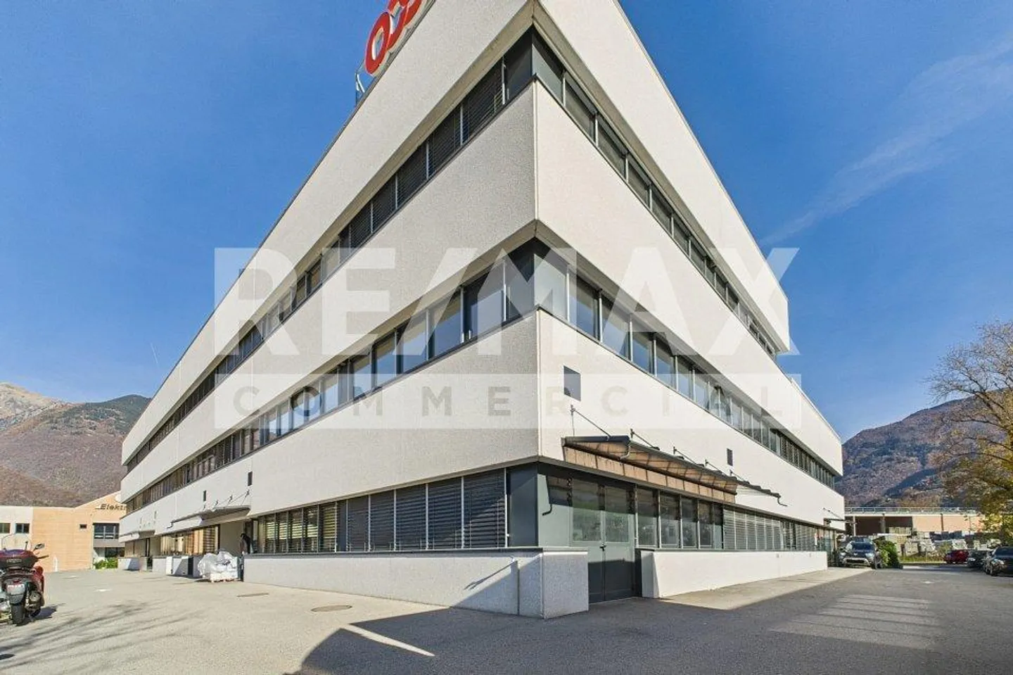 Propriété commerciale avec grande terrasse et vue dégagée - Photo 13 sur 13