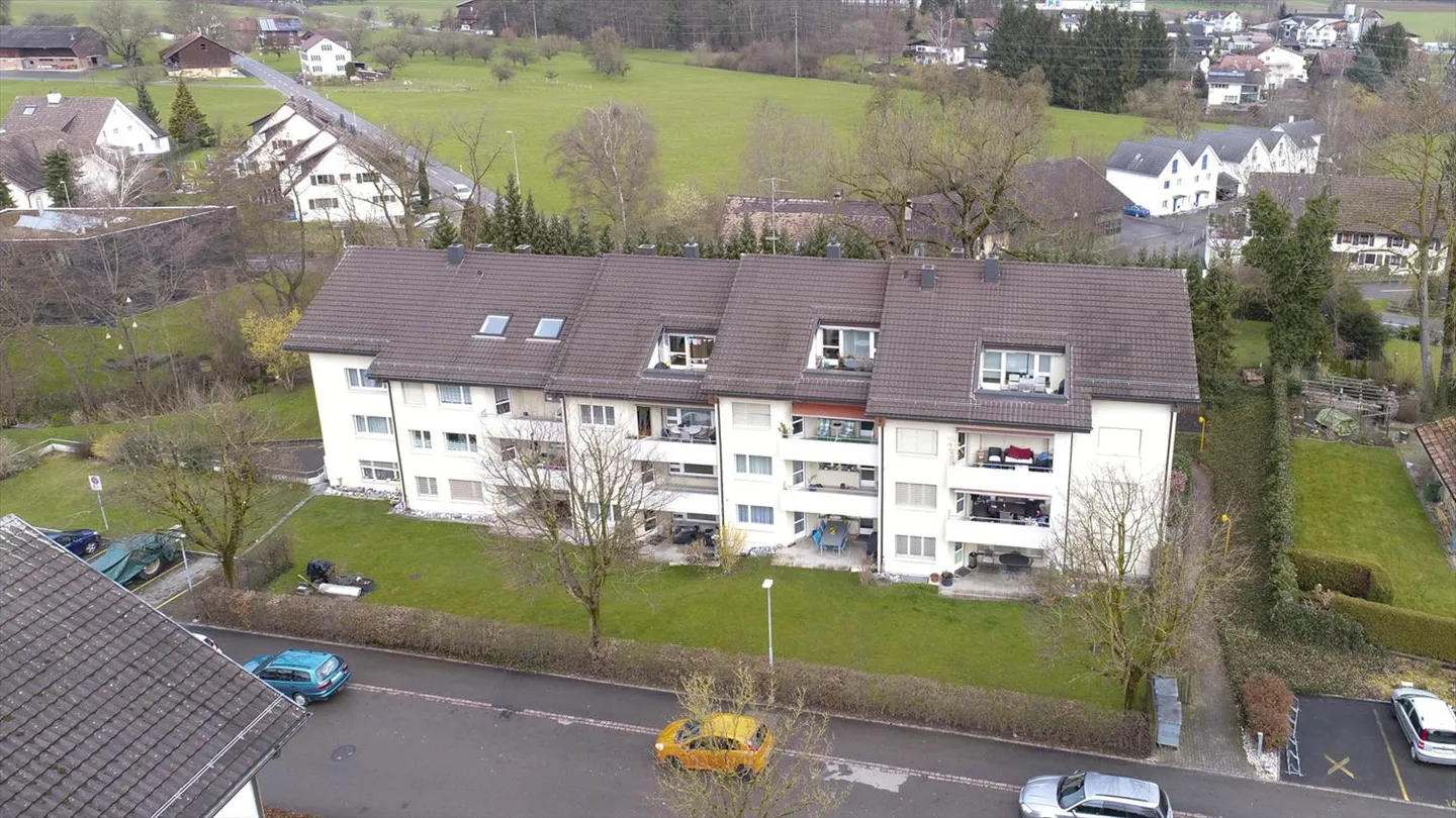 schöne und geräumige Wohnung - Foto 1 von 8