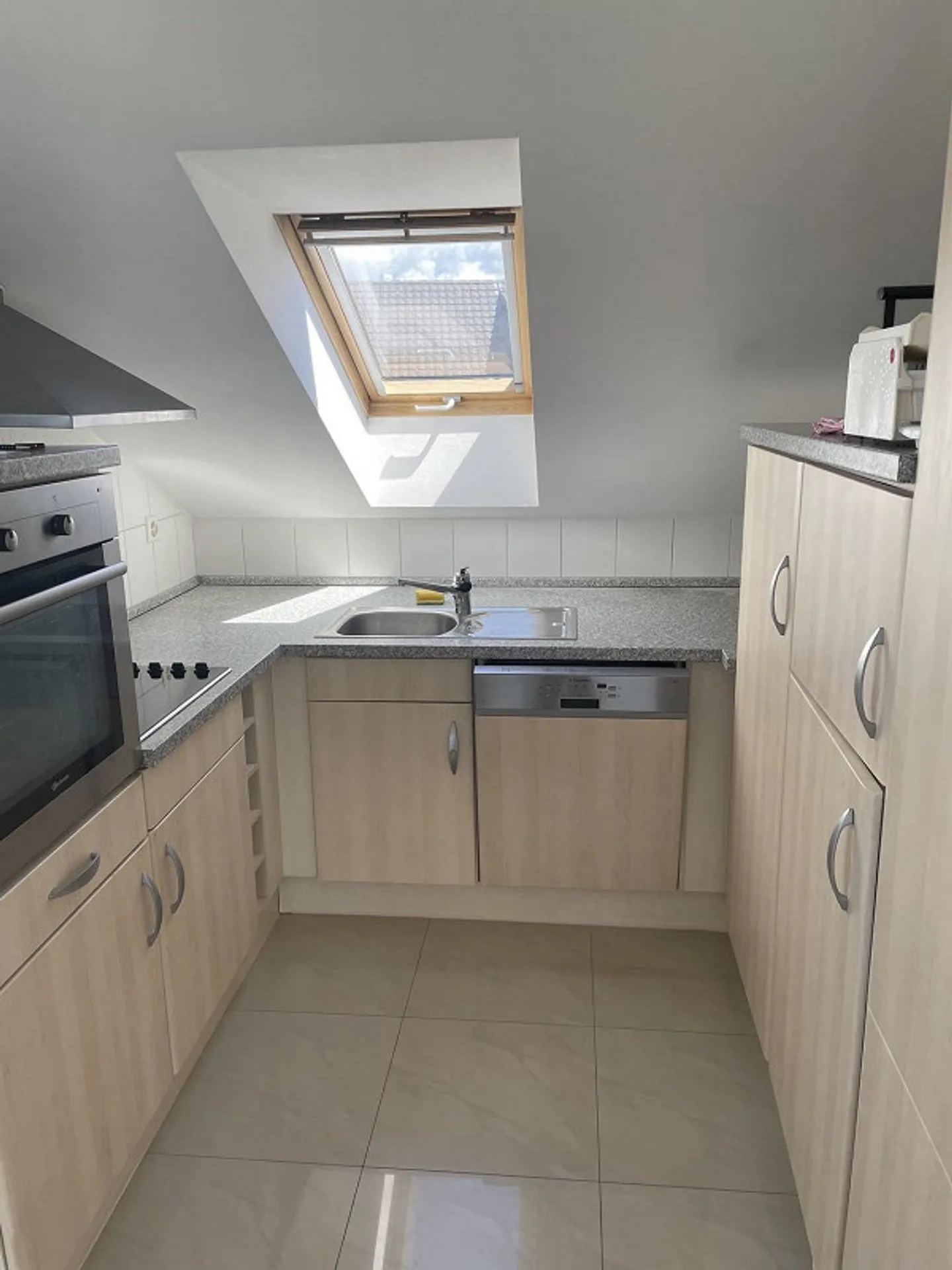 Appartamento attico luminoso e moderno con un affascinante contesto! - Foto 3 di 13