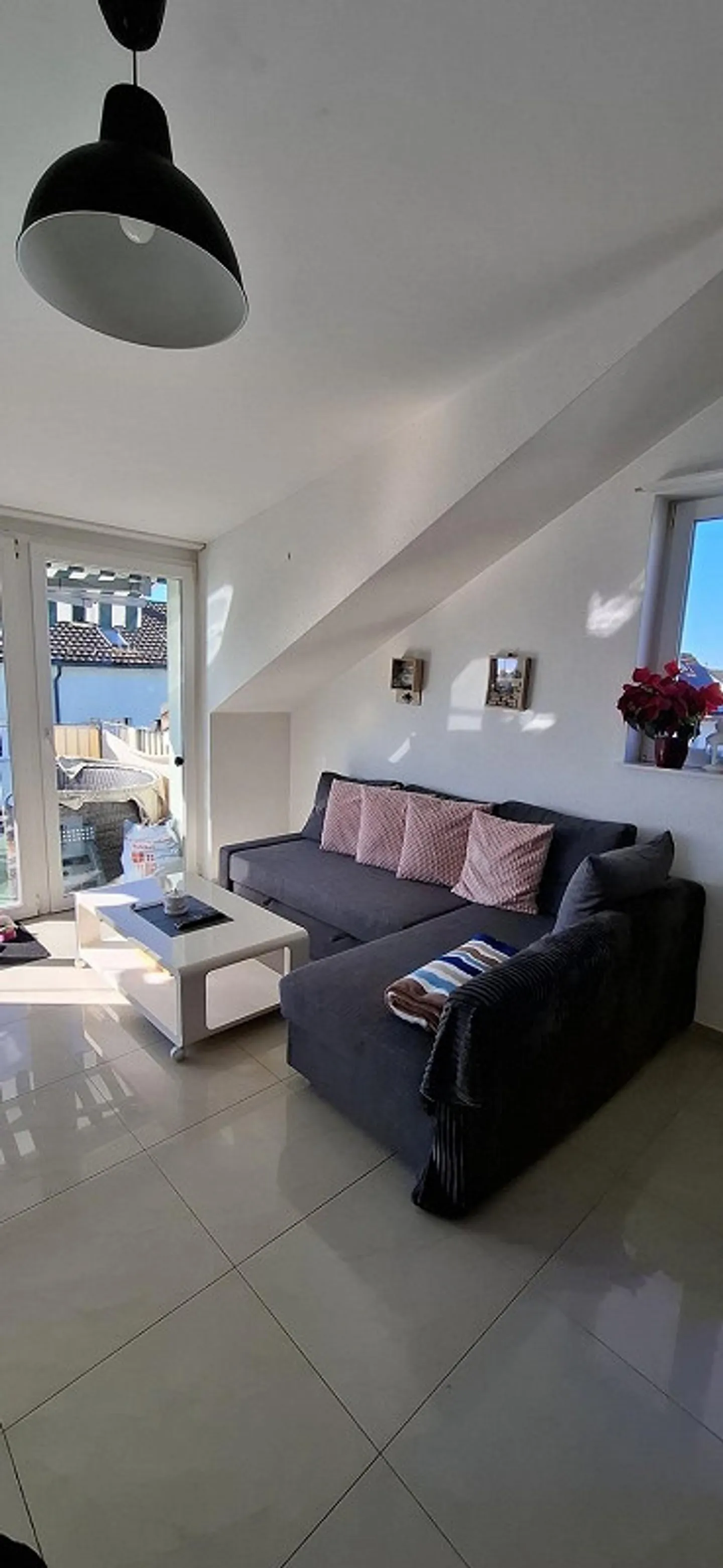 Appartamento attico luminoso e moderno con un affascinante contesto! - Foto 8 di 13