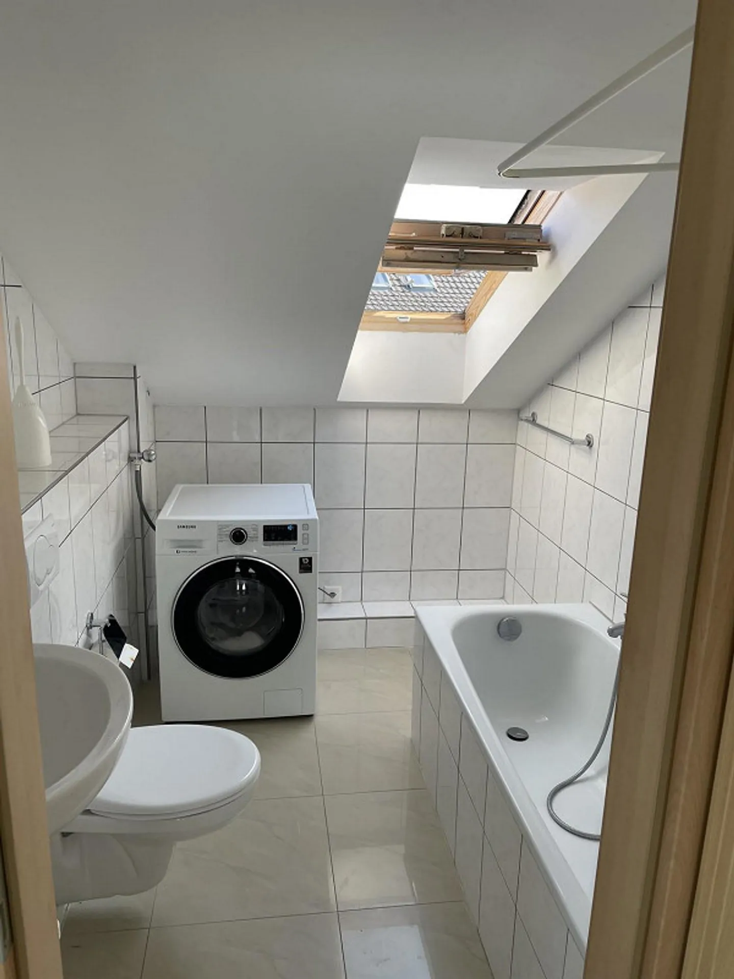 Appartamento attico luminoso e moderno con un affascinante contesto! - Foto 5 di 13