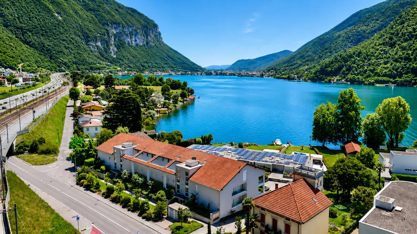 Refined Apartment with Magnificent View of Lake Lugano - Photo 3 of 20