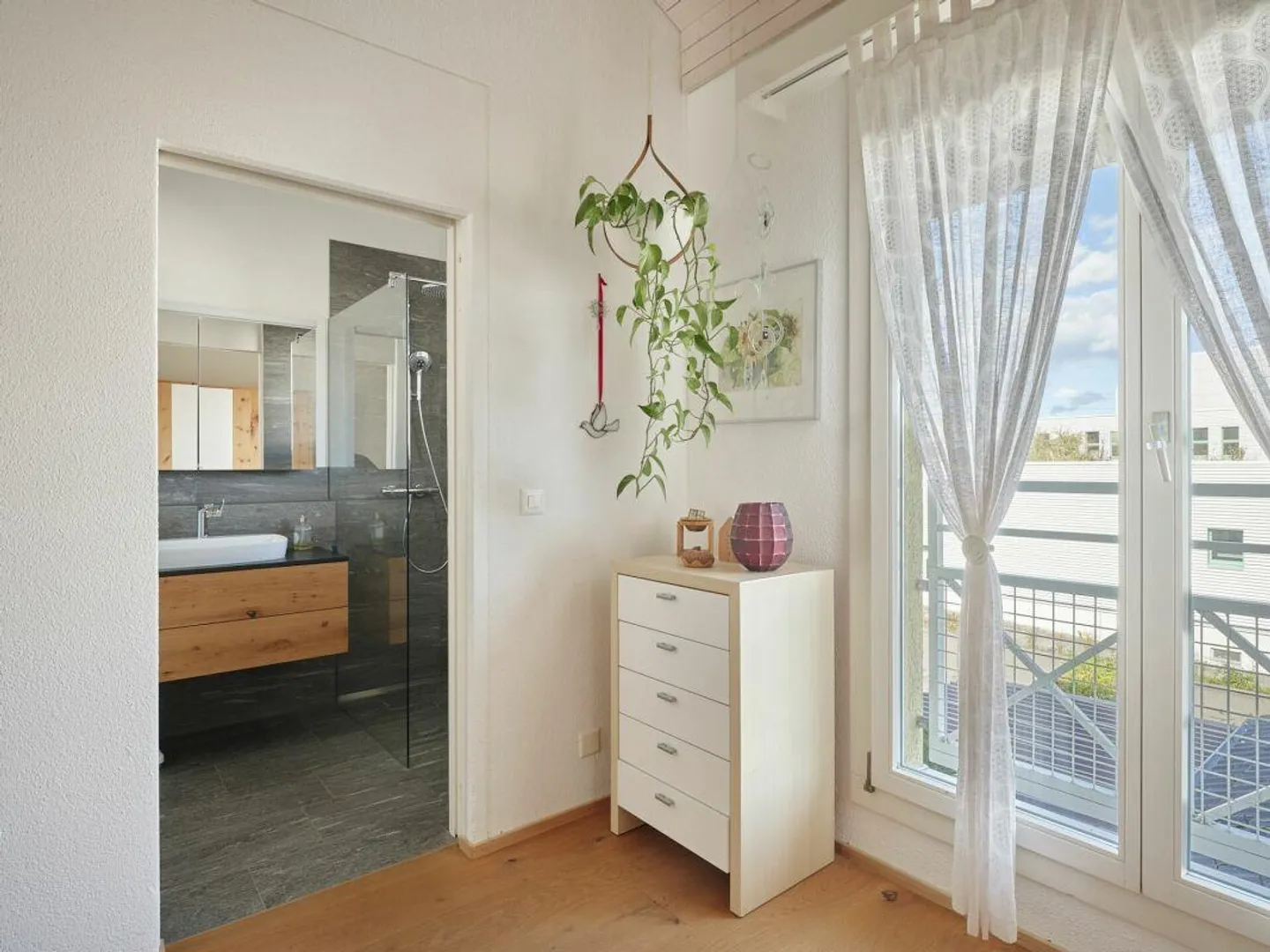 Heimelige Familienidylle mit grossem Garten - Foto 8 von 11