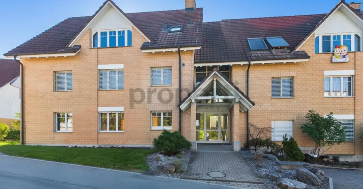 Freshly Renovated 2026: Spacious Living in a Quiet Location - Photo 2 of 13