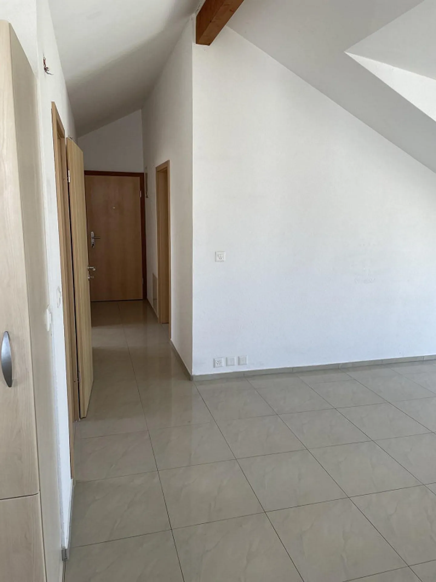 Appartamento attico luminoso e moderno con un affascinante contesto! - Foto 11 di 13