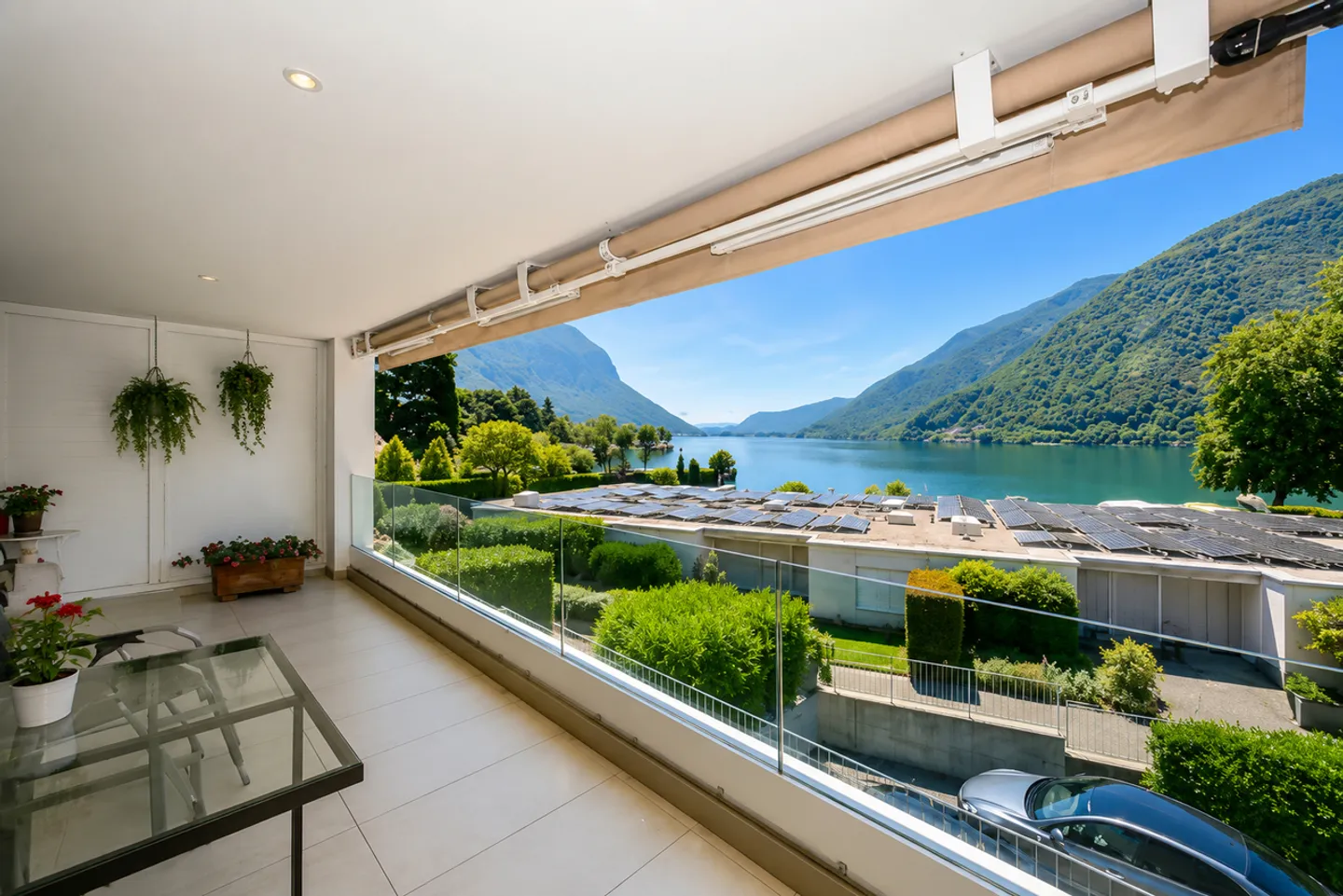 Refined Apartment with Magnificent View of Lake Lugano - Photo 6 of 20