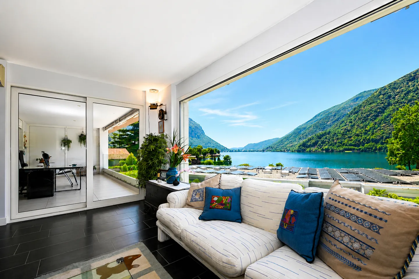 Refined Apartment with Magnificent View of Lake Lugano - Photo 8 of 20