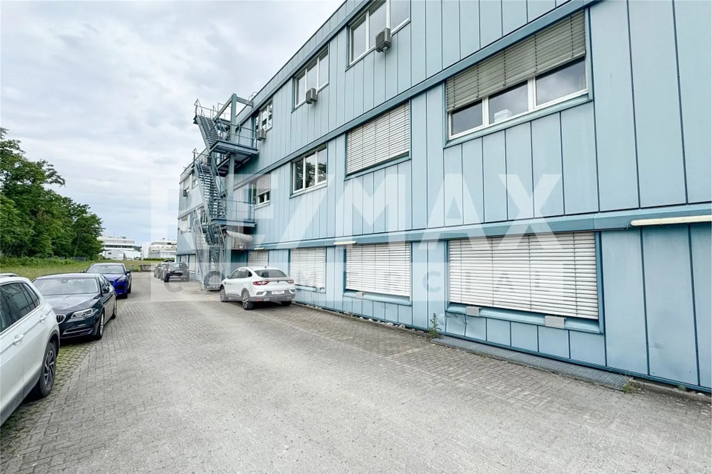 Ready for immediate occupancy: Office and commercial spaces on the top floor - Photo 1 of 10